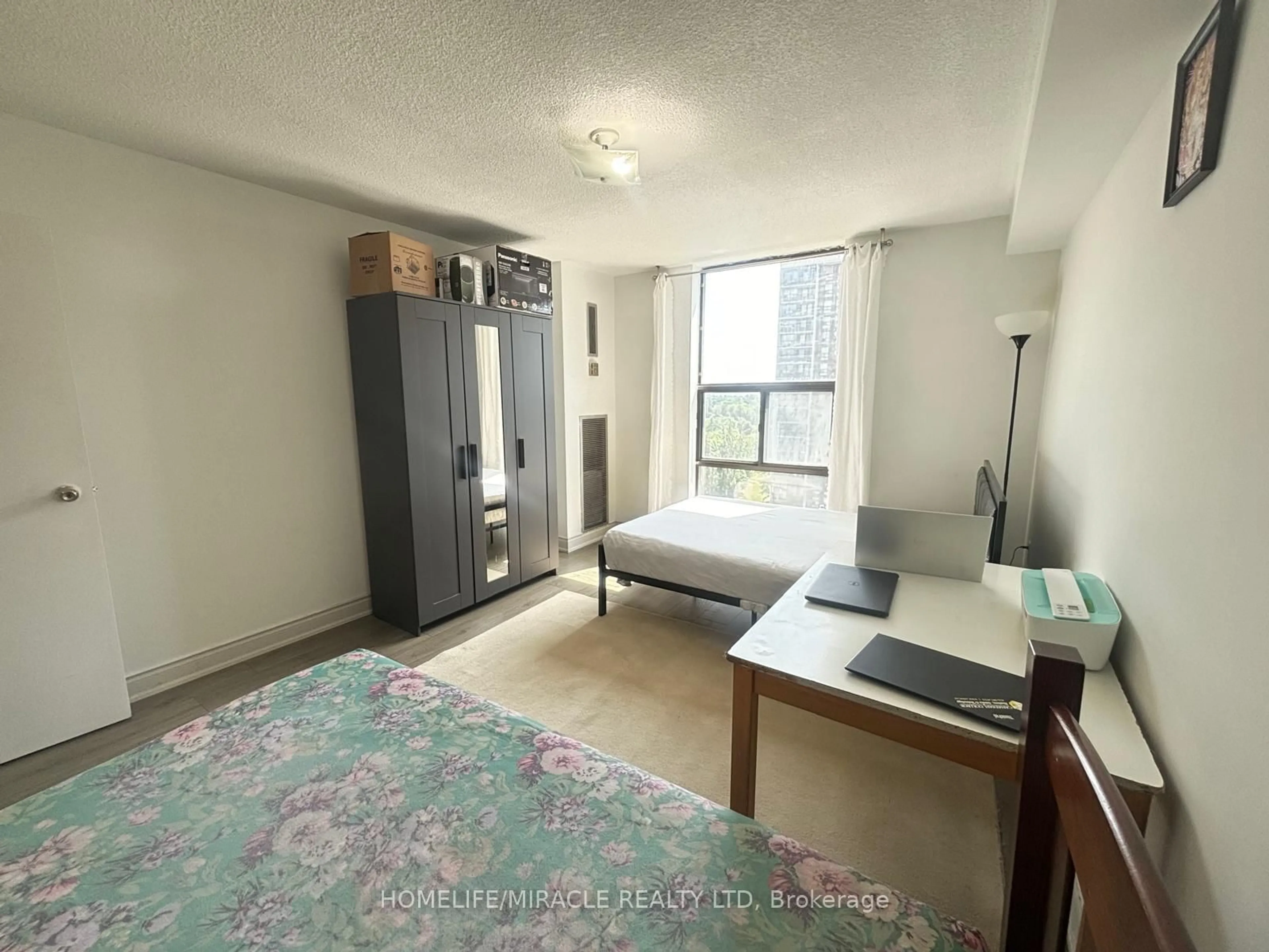 A pic of a room for 4 King Cross Rd #1106, Brampton Ontario L6T 3X8