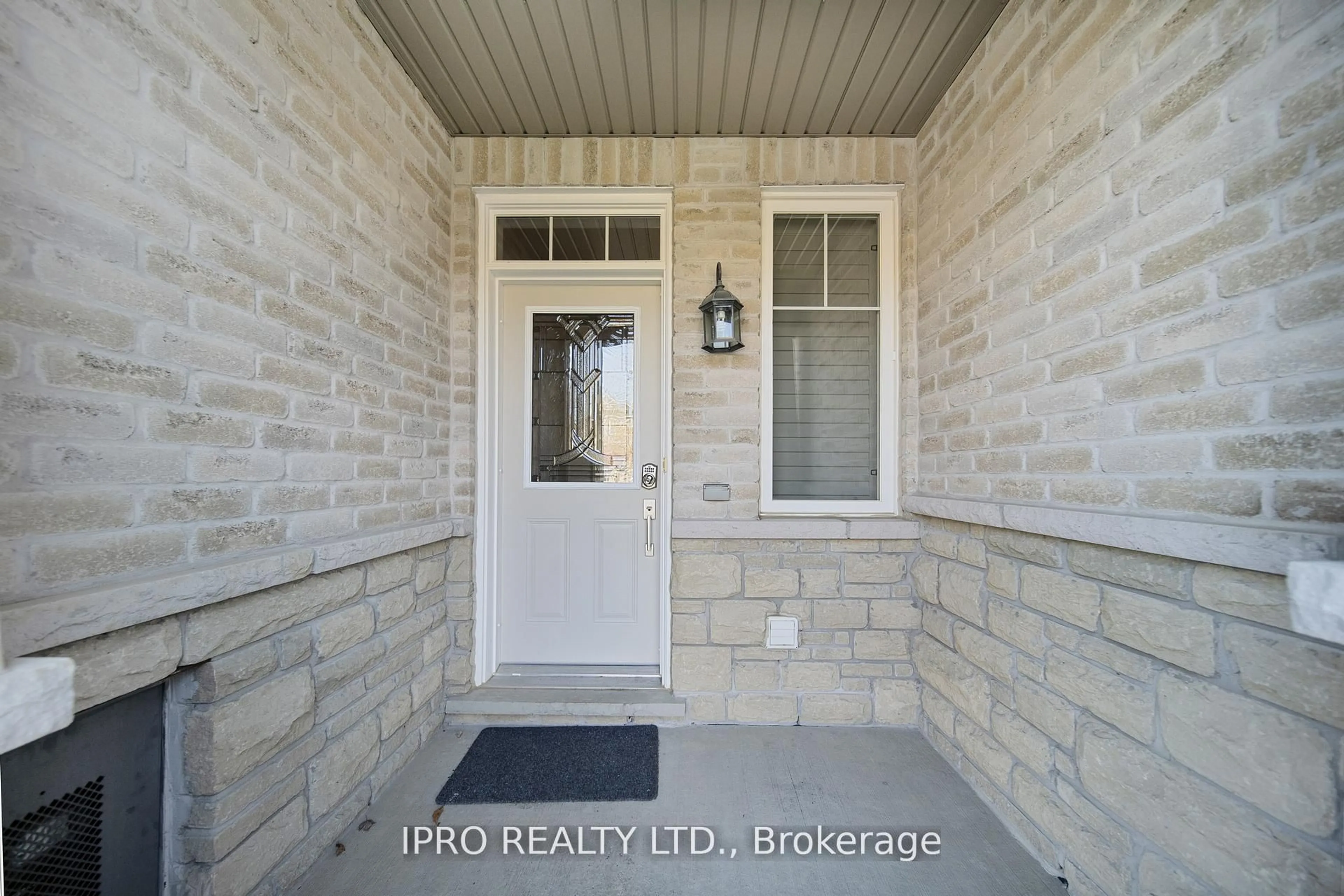 Indoor entryway for 8 Icefall Rd, Caledon Ontario L7C 3T6