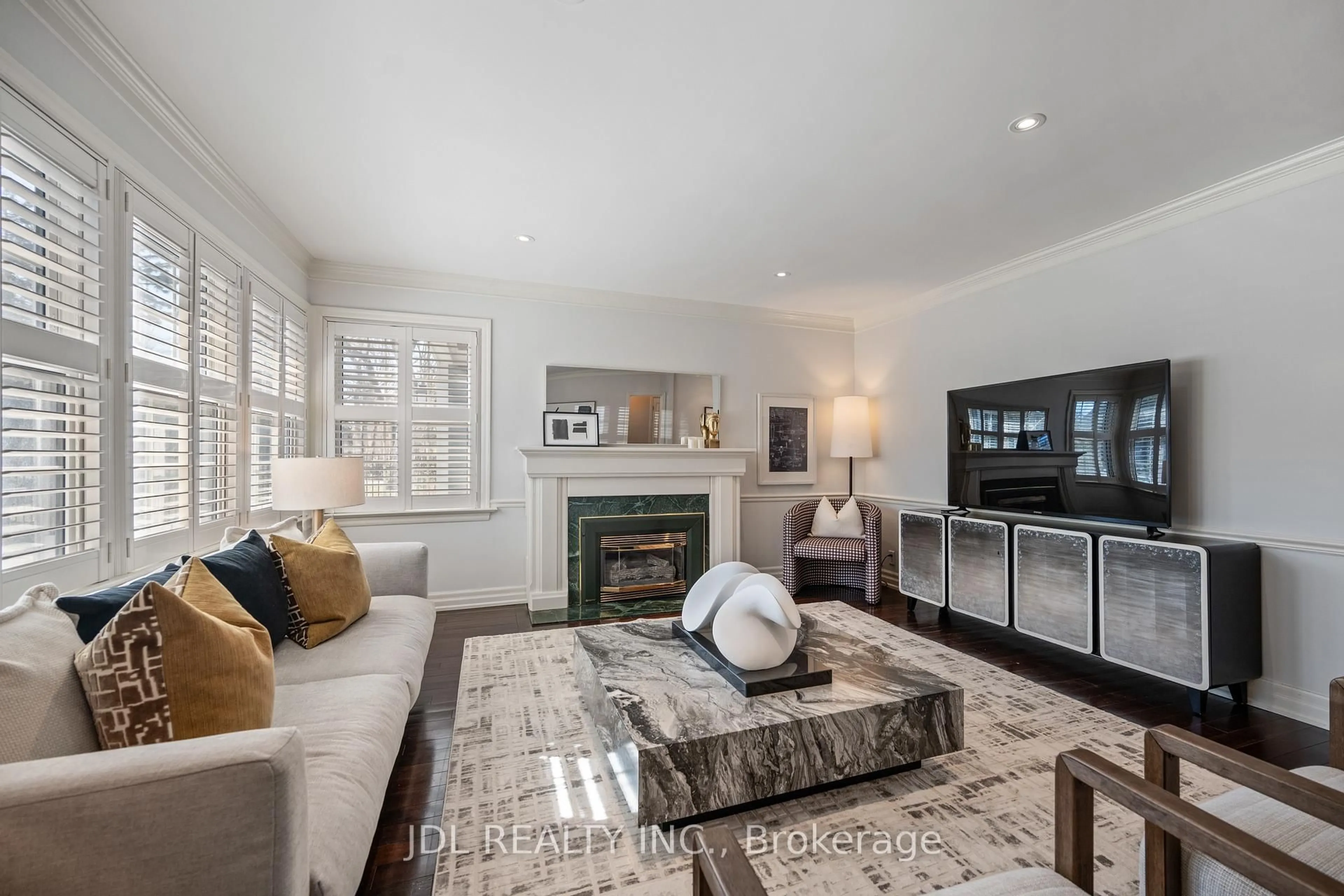 Living room with furniture, unknown for 1207 Linbrook Rd, Oakville Ontario L6J 2L5