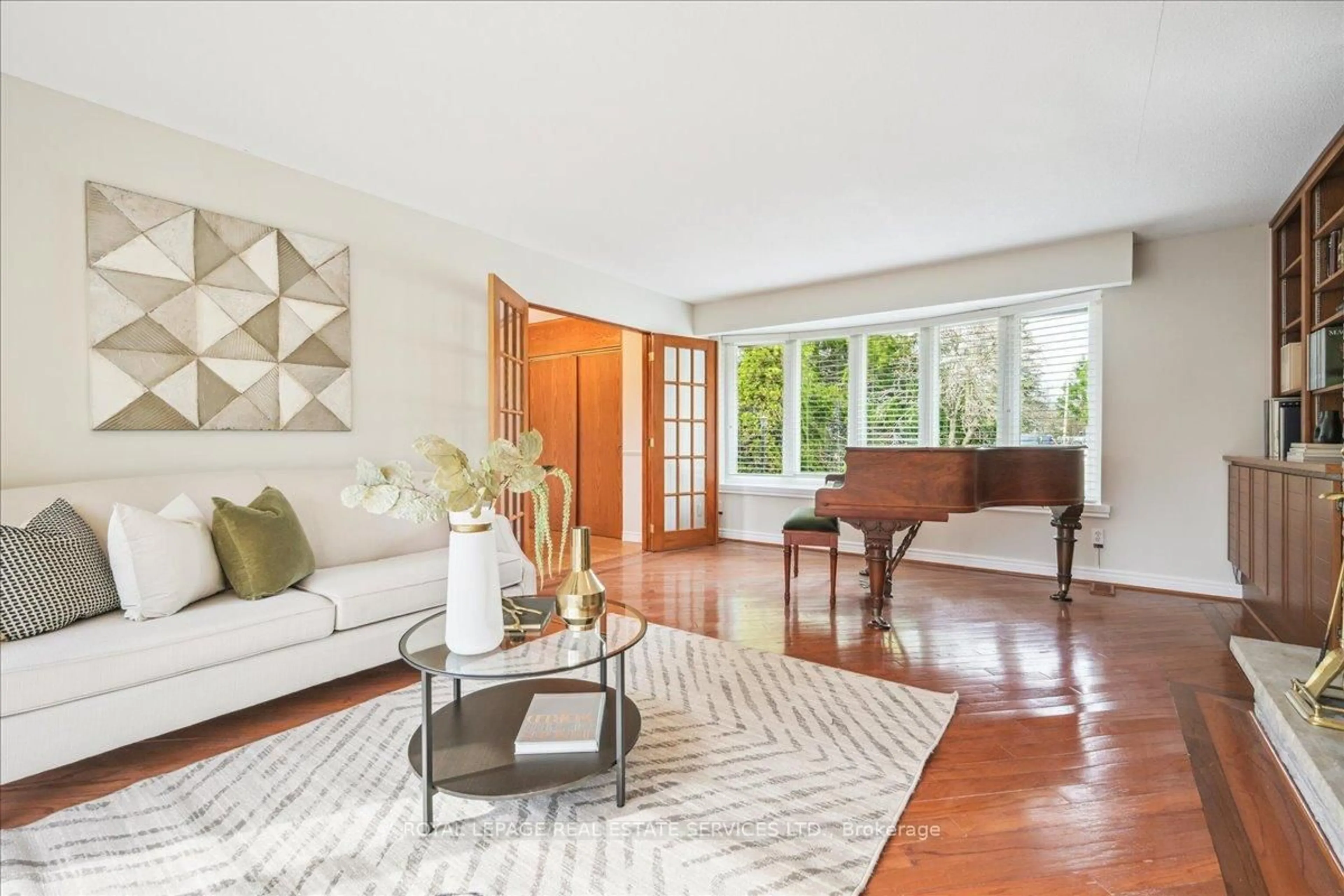Living room with furniture, unknown for 2145 Blessington St, Burlington Ontario L7P 0J7