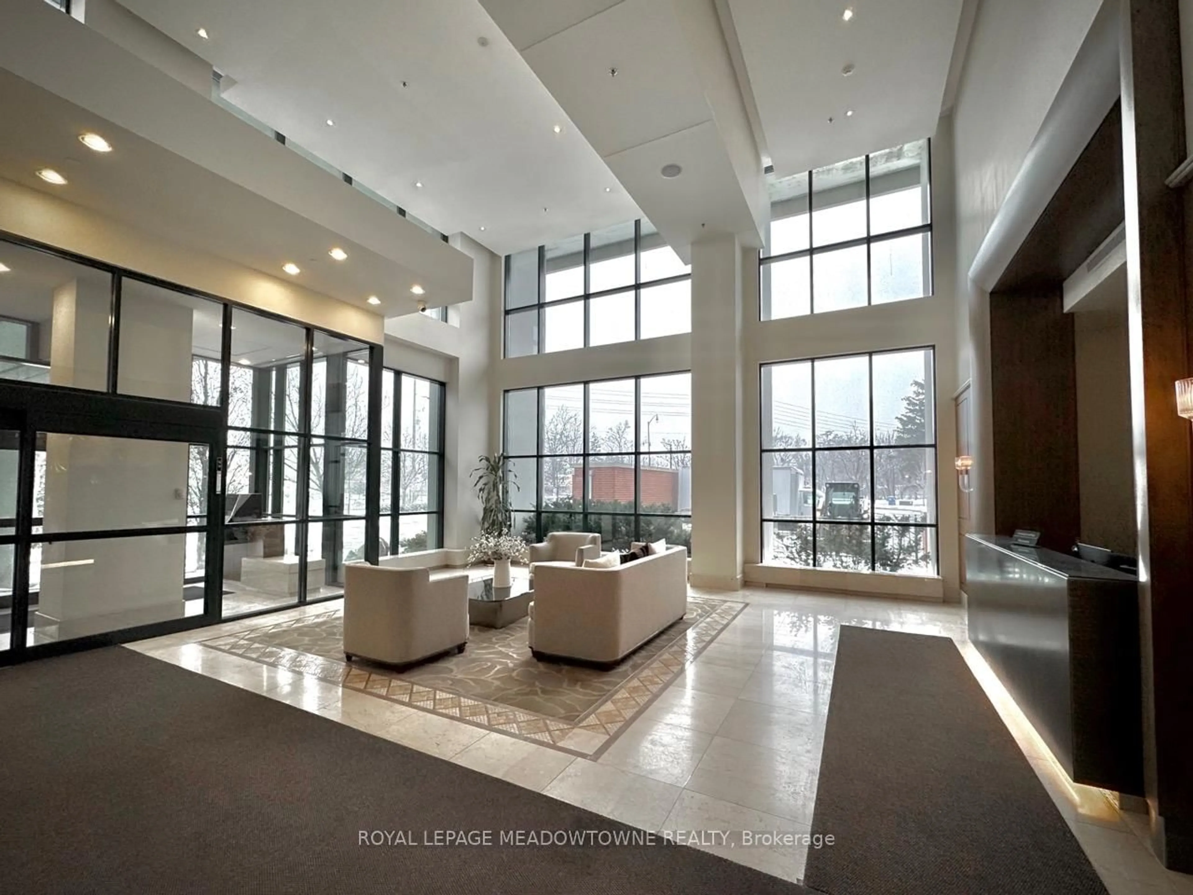 Indoor foyer for 100 John St #403, Brampton Ontario L6W 0A8