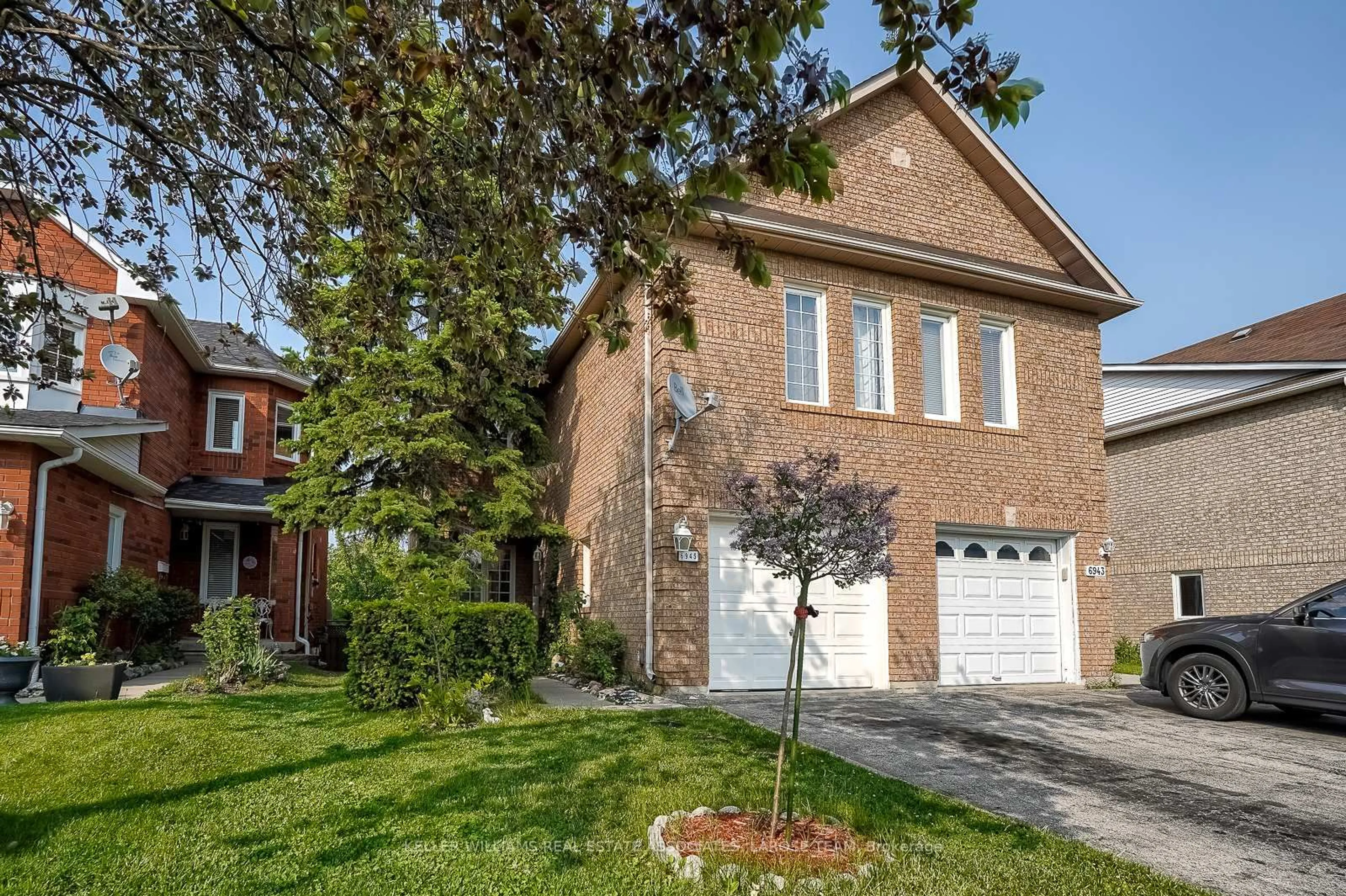 Home with brick exterior material, street for 6945 Gracefield Dr, Mississauga Ontario L5N 6T9