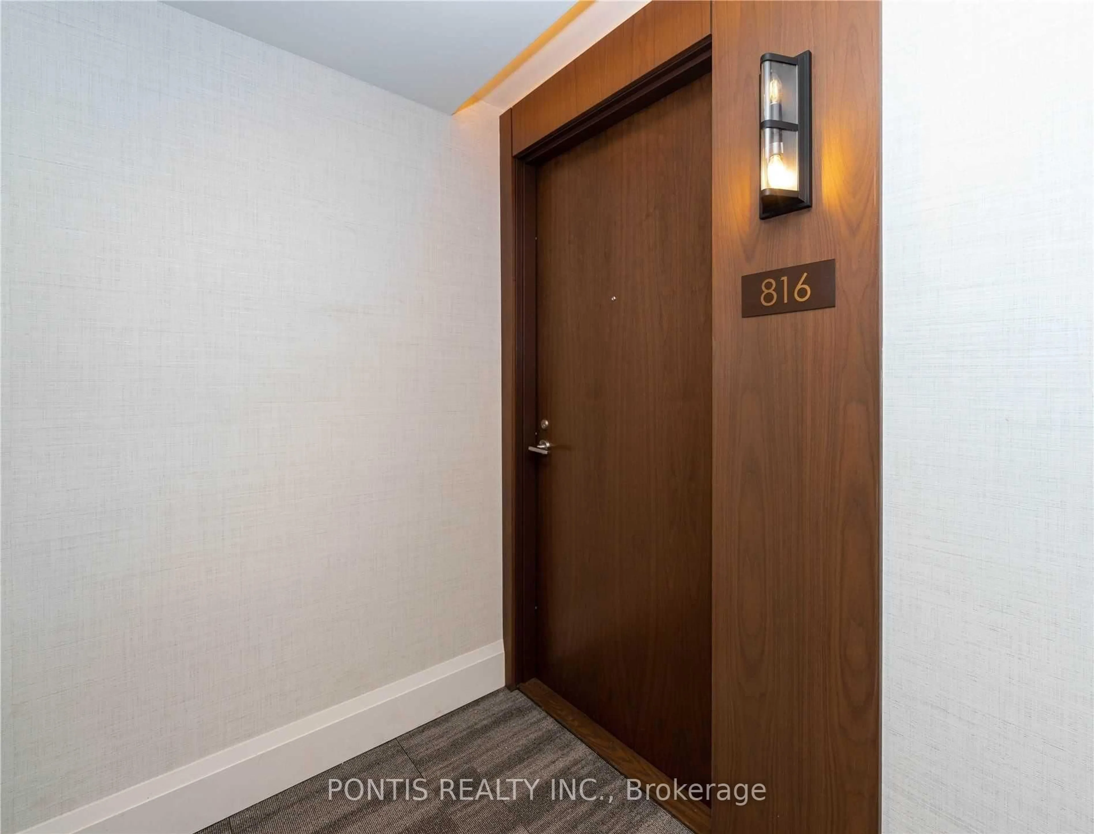 Indoor entryway for 1050 MAIN St #816, Milton Ontario L9T 9M3