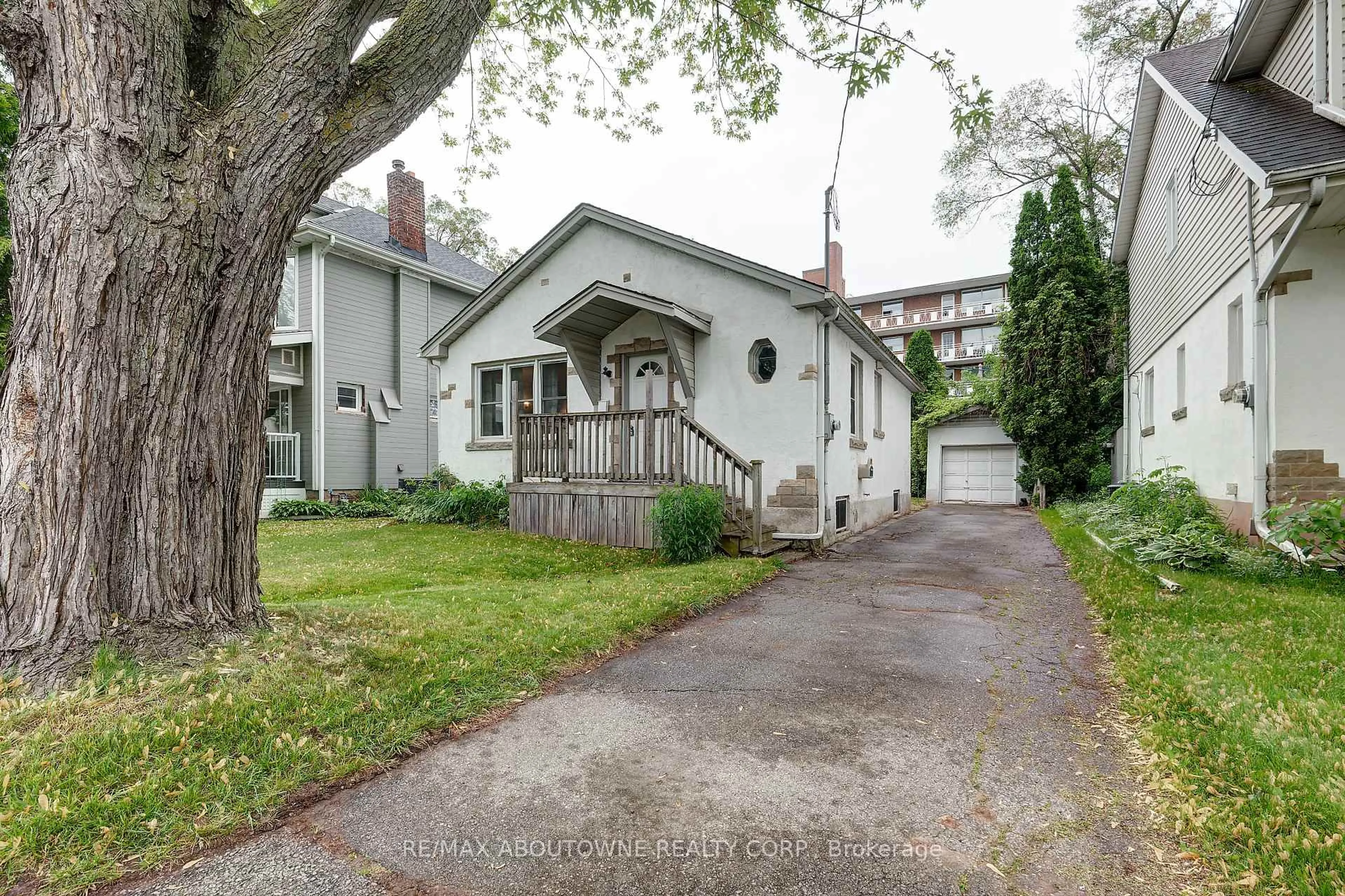 Unknown for 469 Woodland Ave, Burlington Ontario L7R 2S2