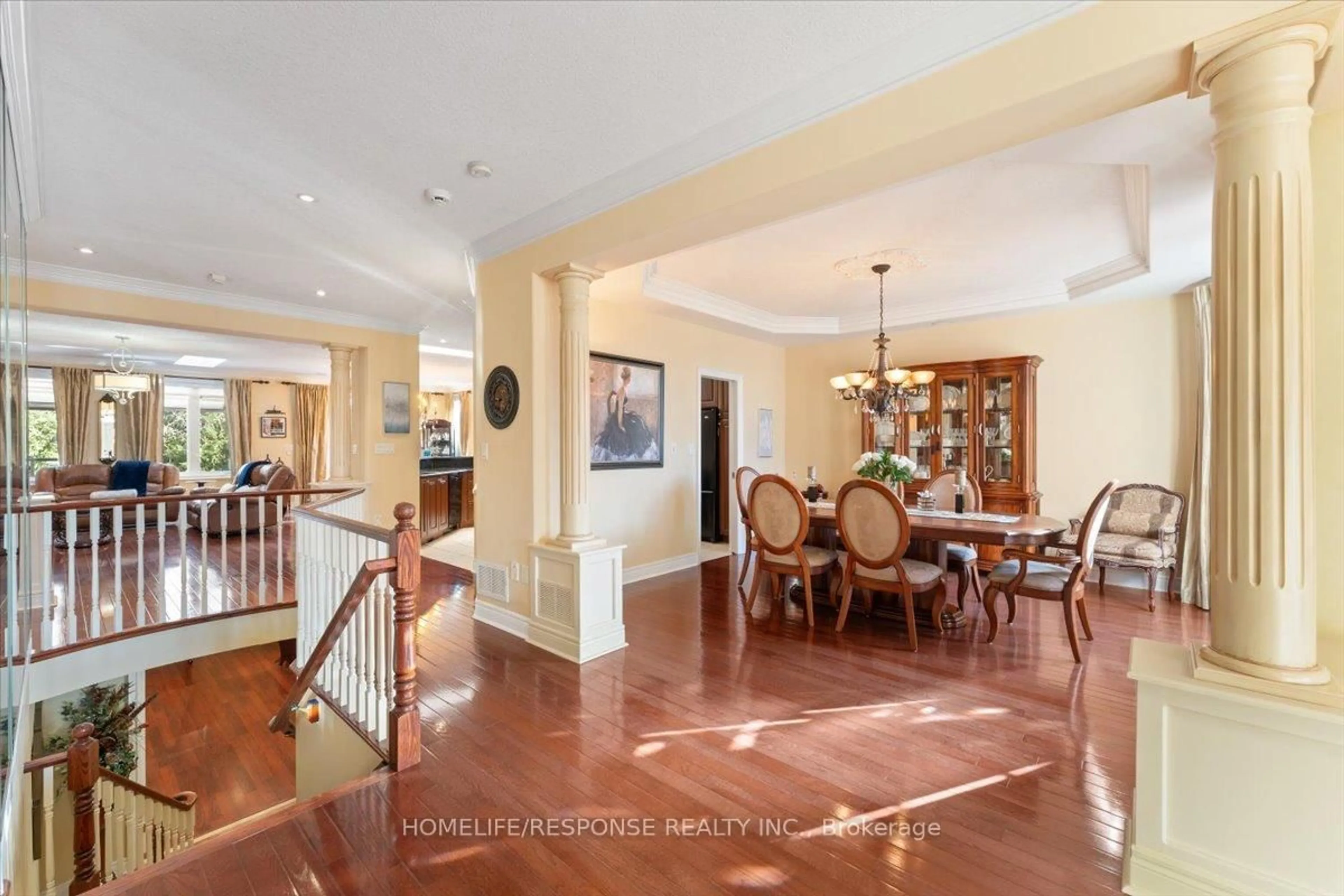 Dining room, ceramic/tile floor for 17 McNutt St, Brampton Ontario L6Y 5L3