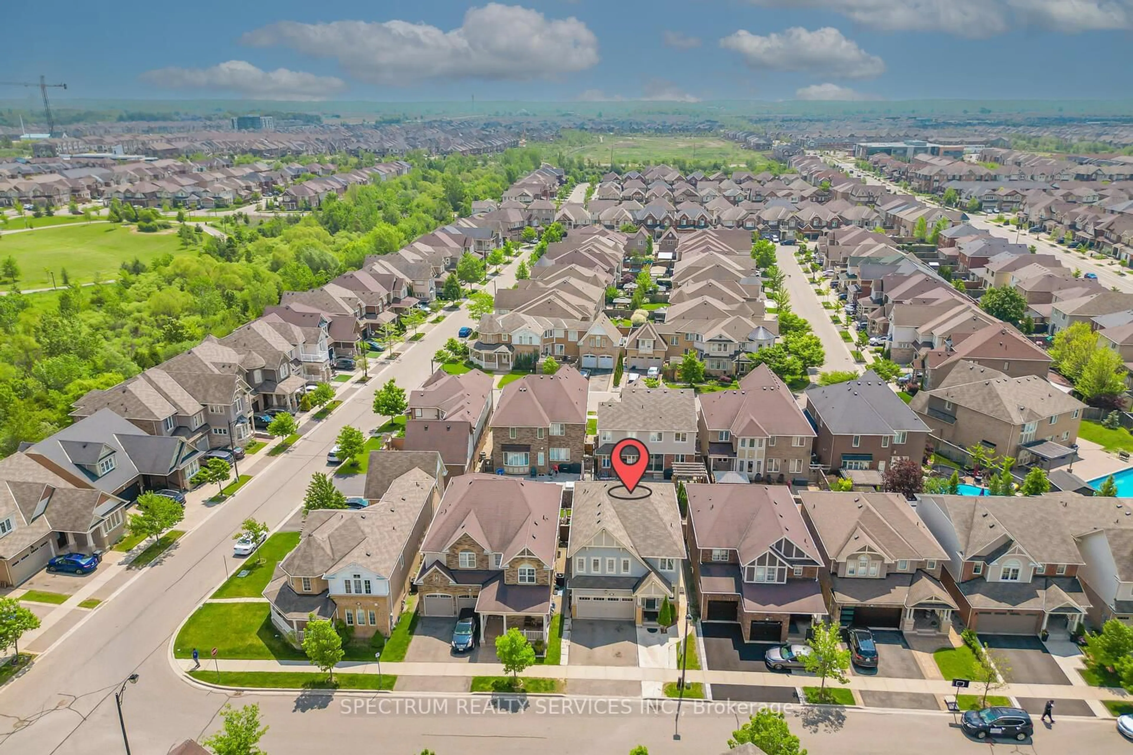 A pic from outside/outdoor area/front of a property/back of a property/a pic from drone, street for 550 Lear Gate, Milton Ontario L9T 8K1