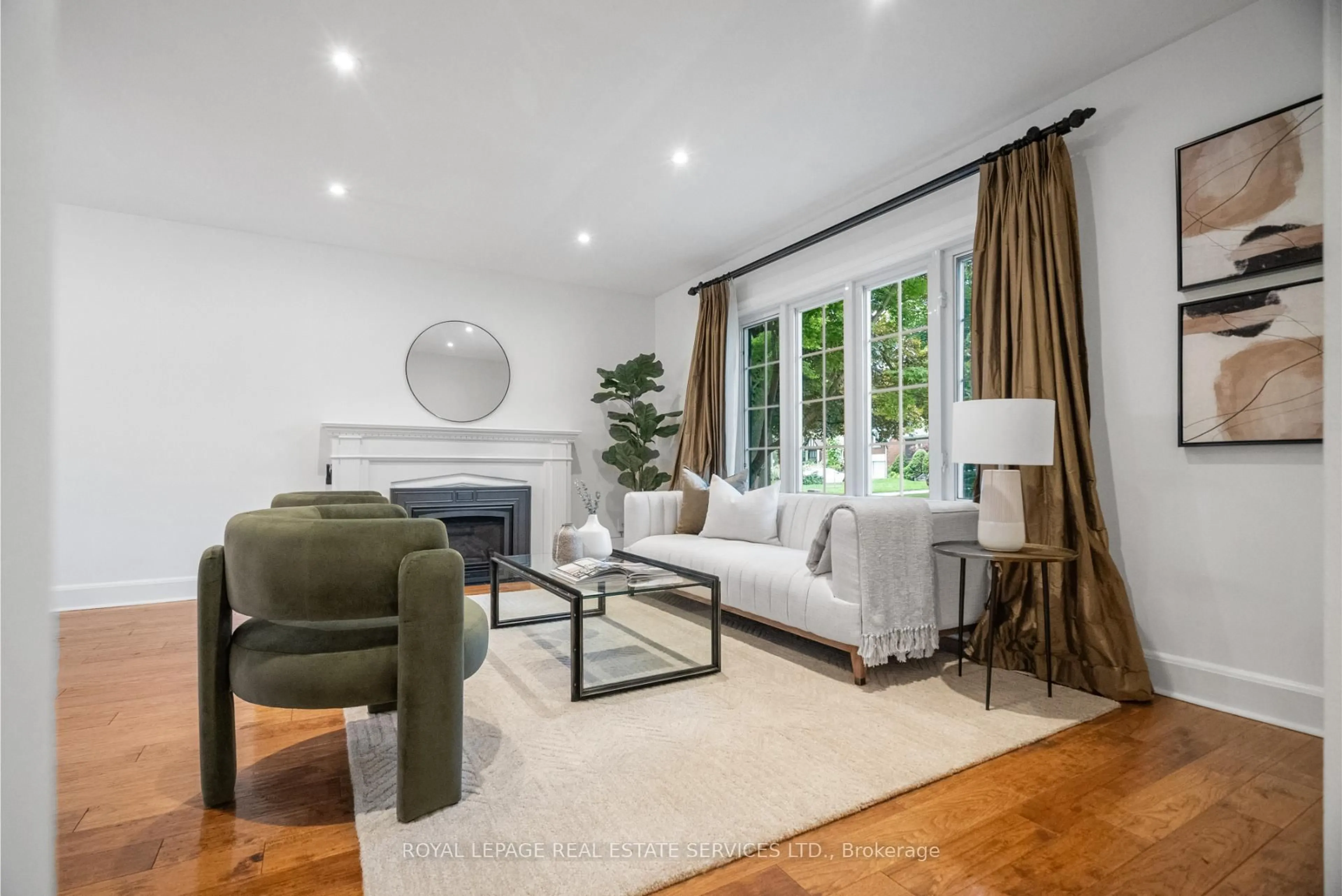Living room with furniture, unknown for 9 Loyalist Rd, Toronto Ontario M9A 3P2