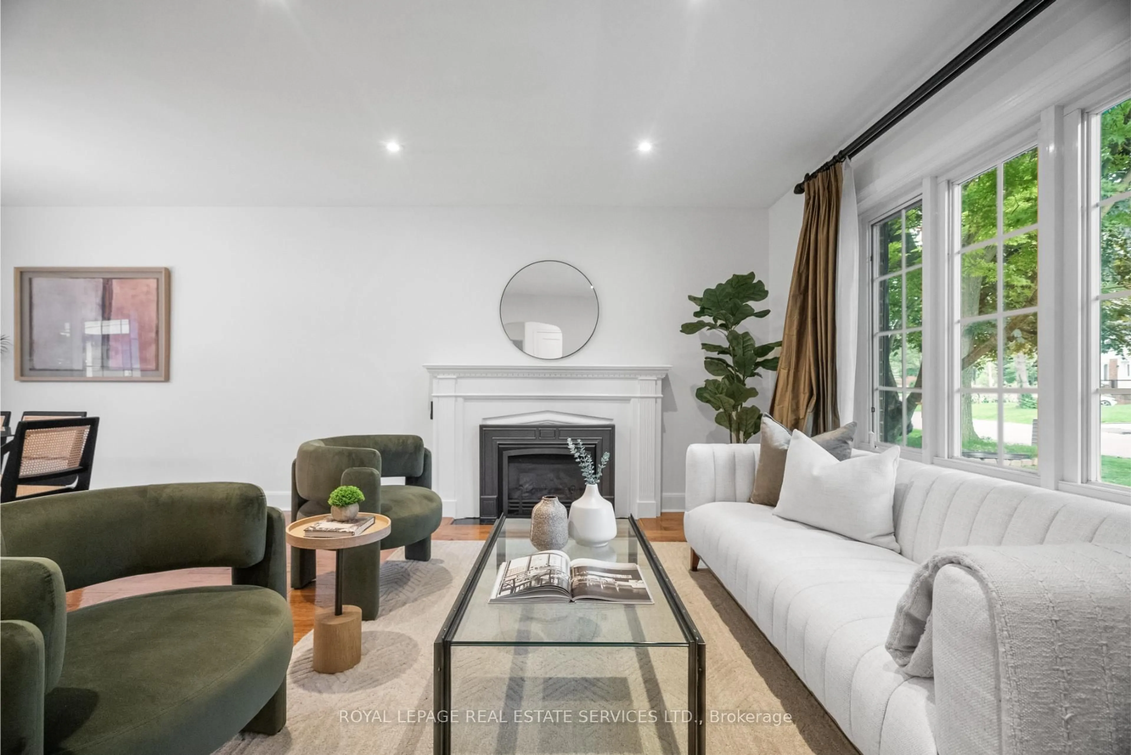 Living room with furniture, unknown for 9 Loyalist Rd, Toronto Ontario M9A 3P2