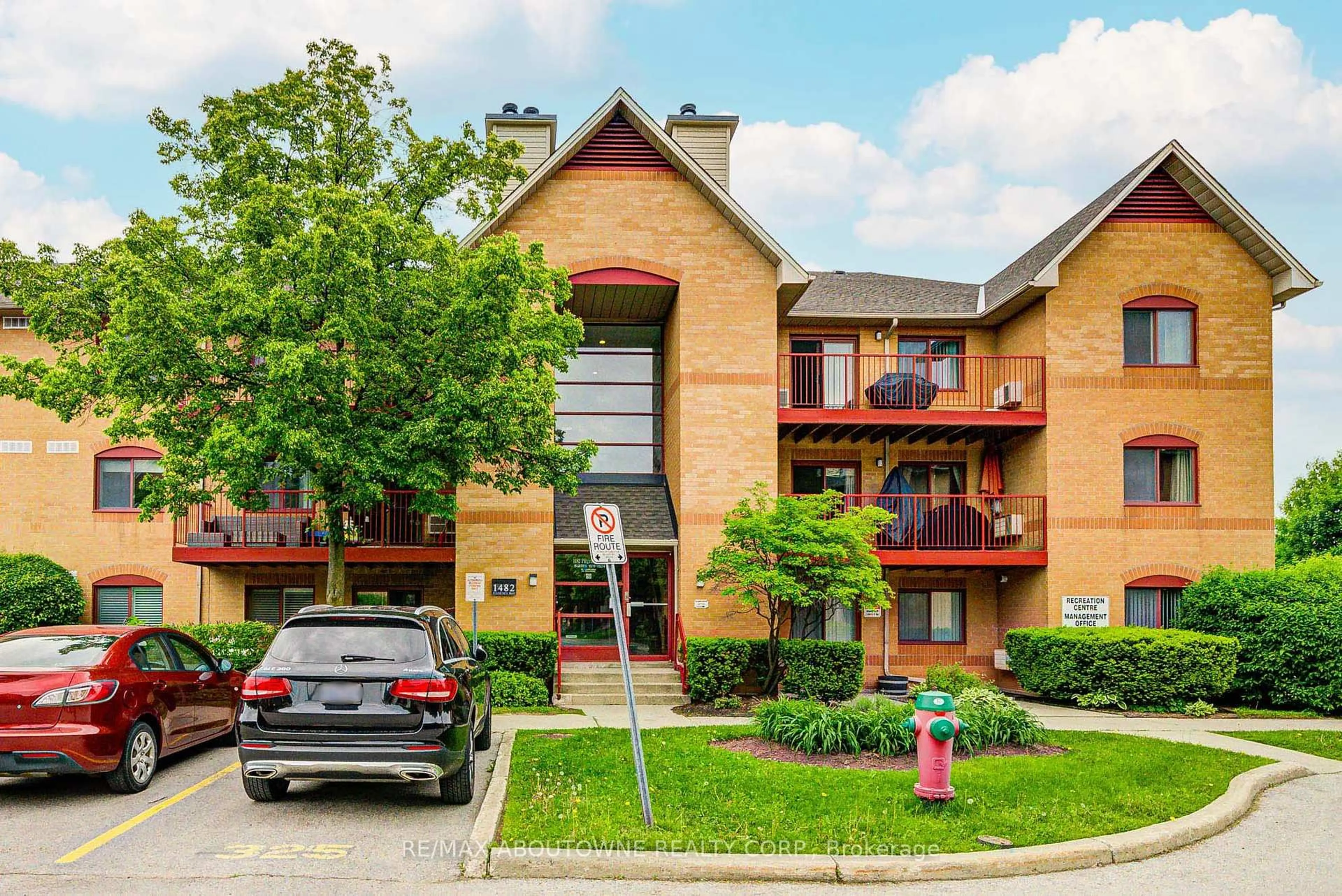 Home with brick exterior material, street for 1482 Pilgrims Way #1514, Oakville Ontario L6M 3G7