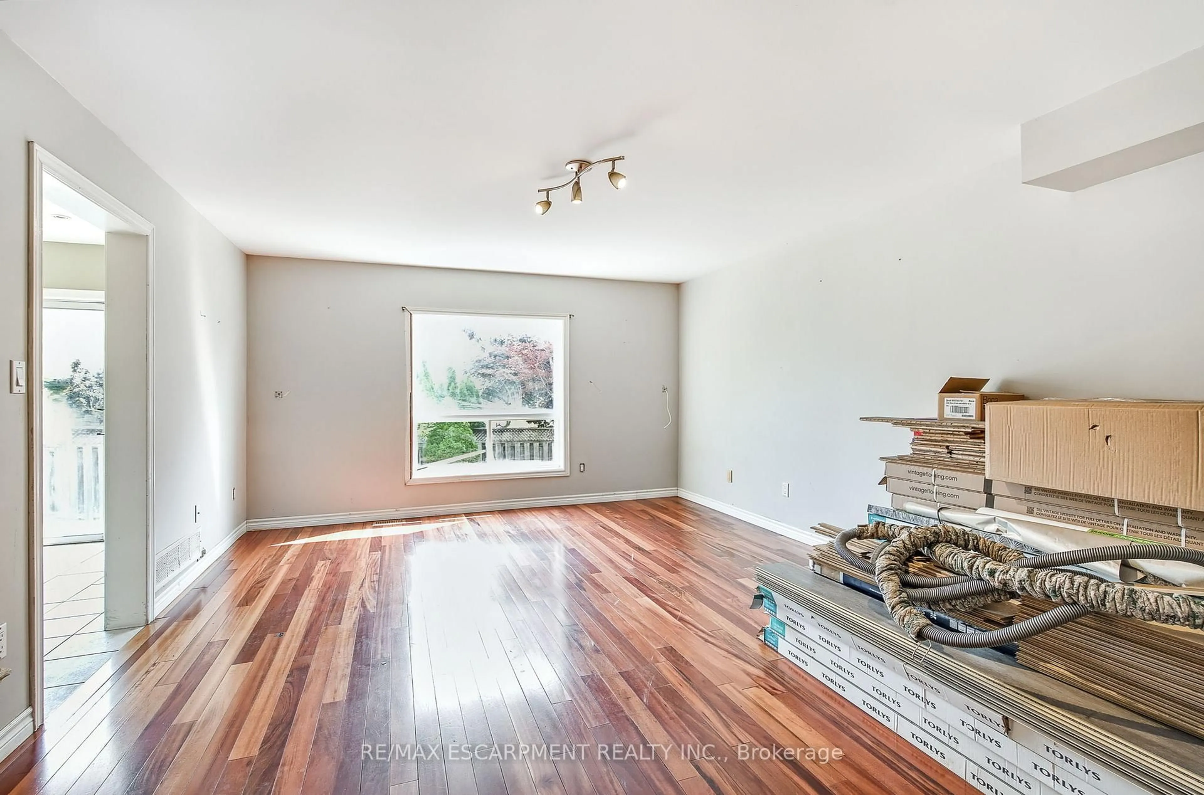 Unknown for 573 Enfield Rd, Burlington Ontario L7T 2X5