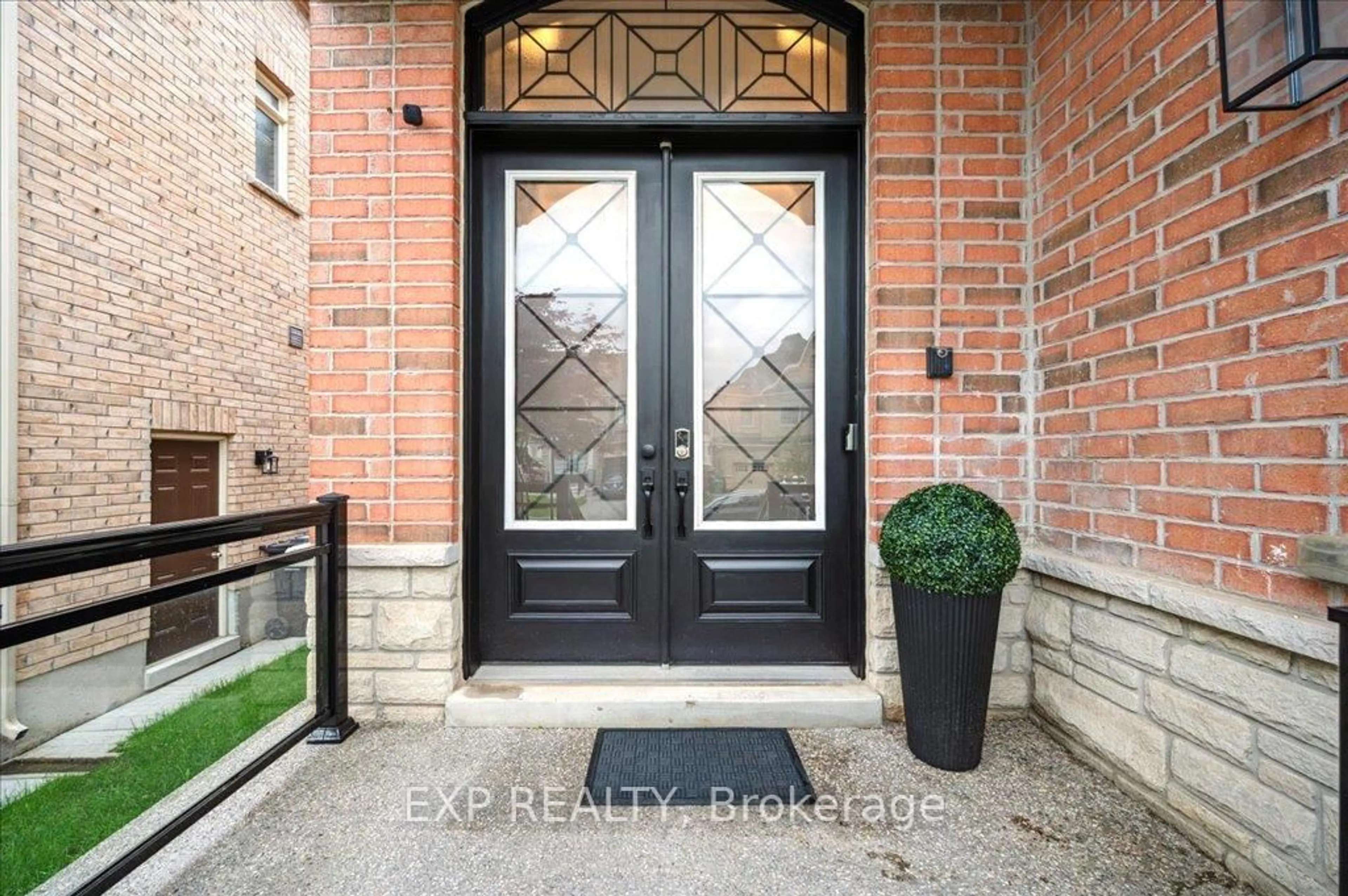 Indoor entryway for 50 Agincourt Circ, Brampton Ontario L6X 2M4