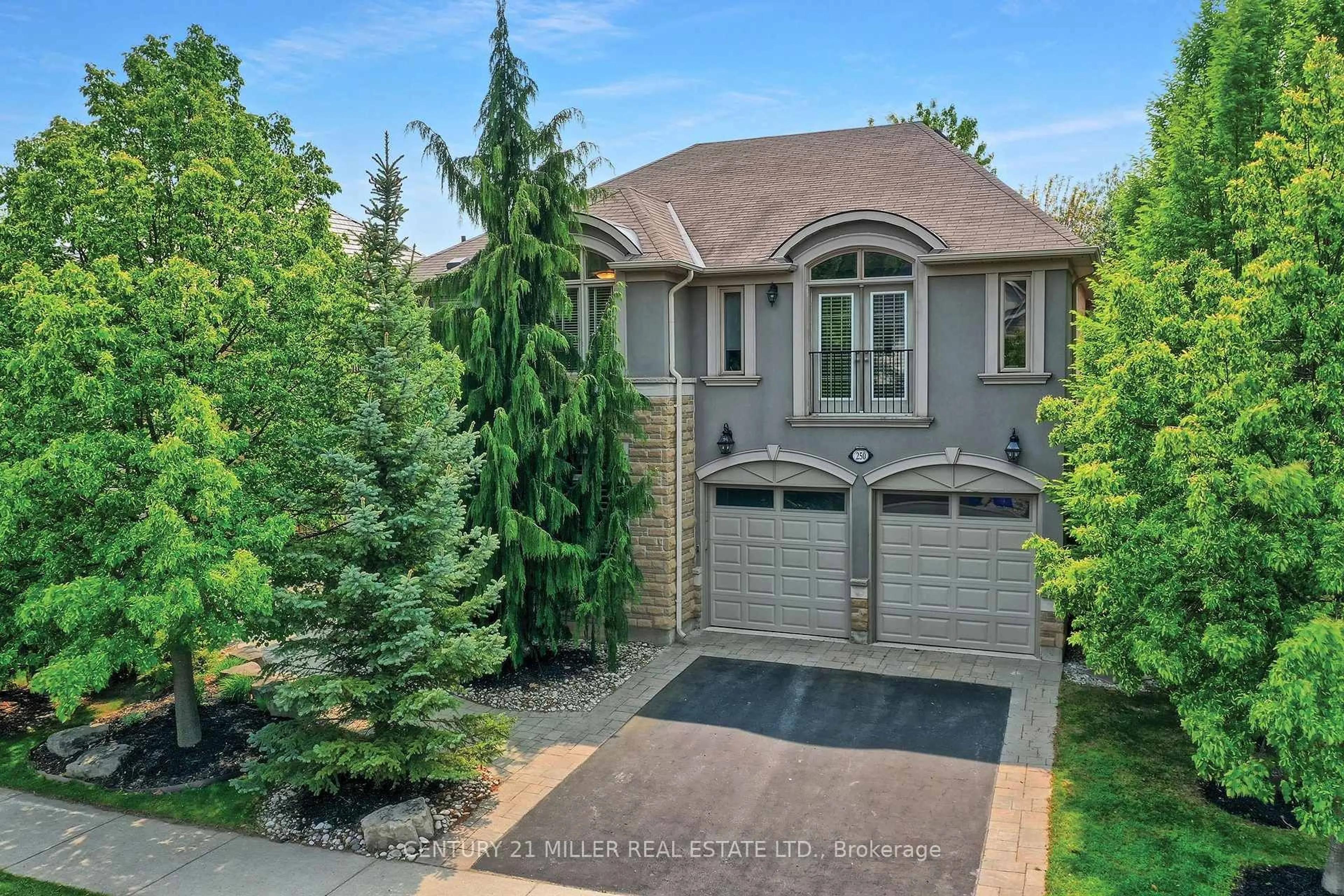 A pic from outside/outdoor area/front of a property/back of a property/a pic from drone, street for 250 Nautical Blvd, Oakville Ontario L6L 0B9