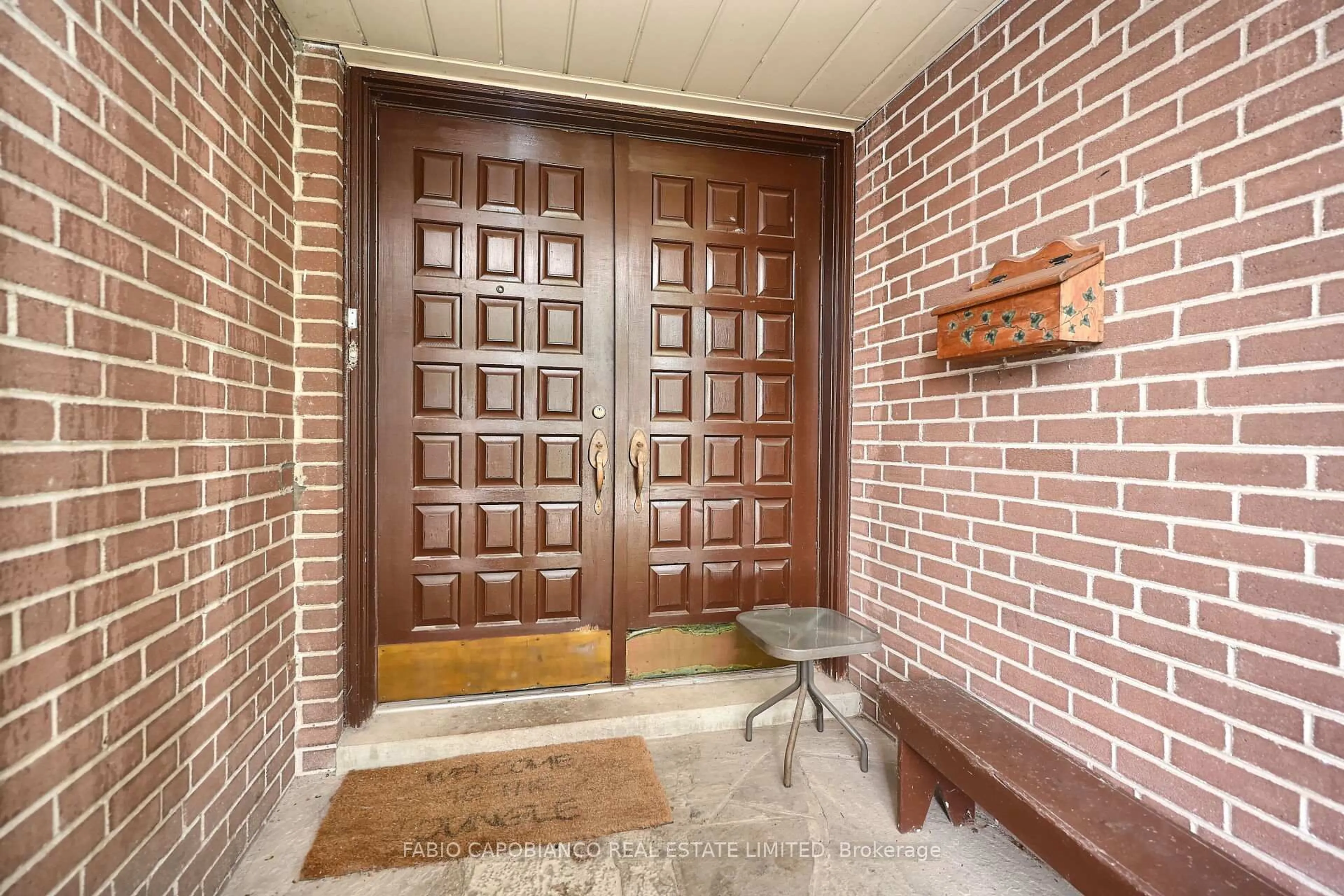 Indoor entryway for 1408 Strathy Ave, Mississauga Ontario L5E 2L2