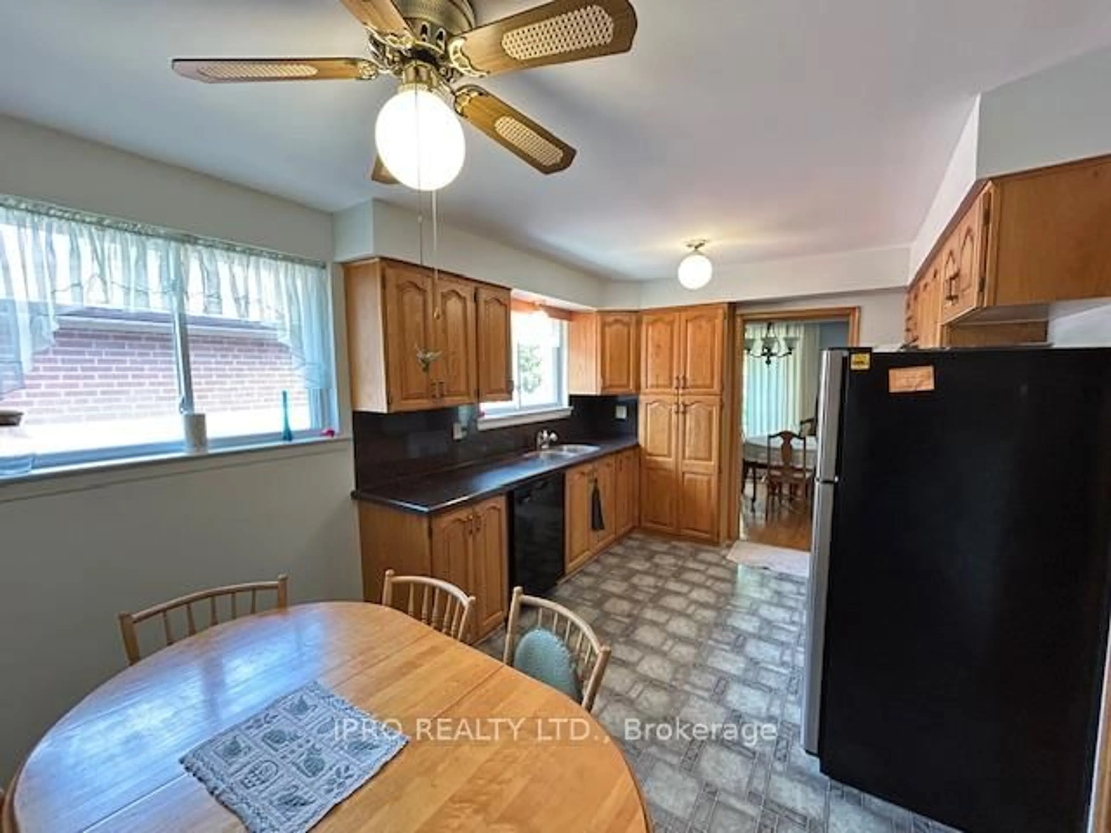 Unknown for 2285 Wyandotte Dr, Oakville Ontario L6L 2T4