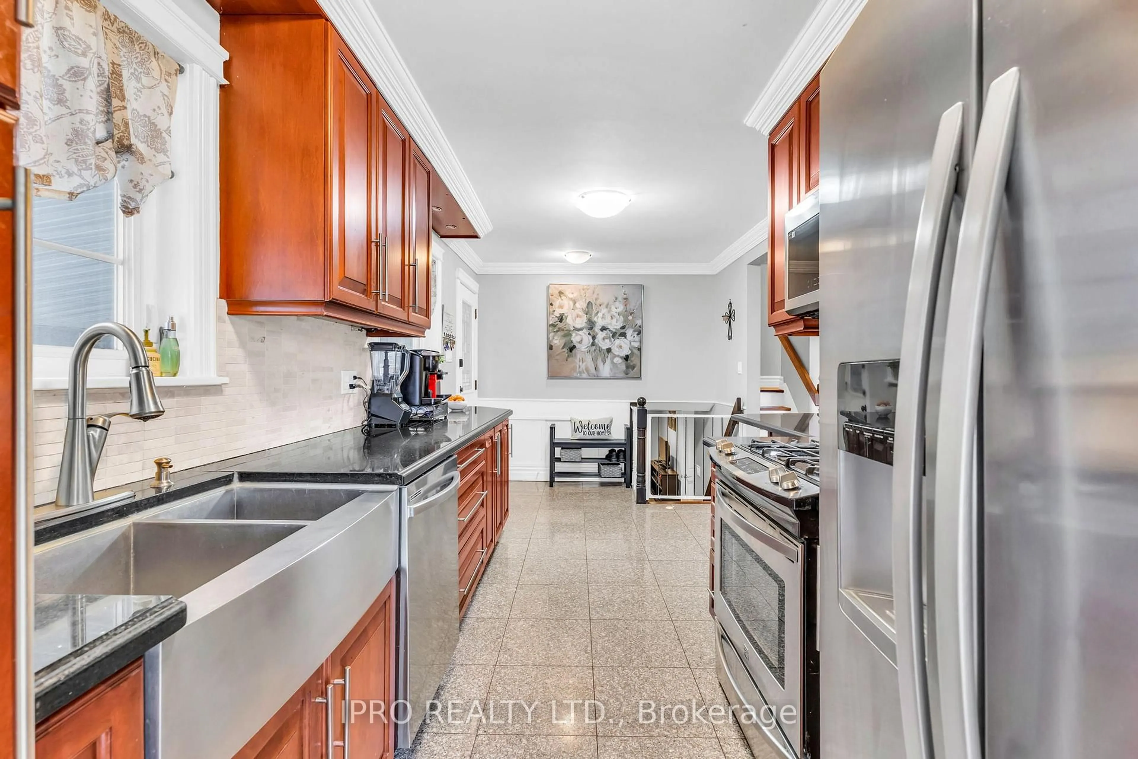 Standard kitchen, ceramic/tile floor for 117 Alicewood Crt, Toronto Ontario M9V 3Y1
