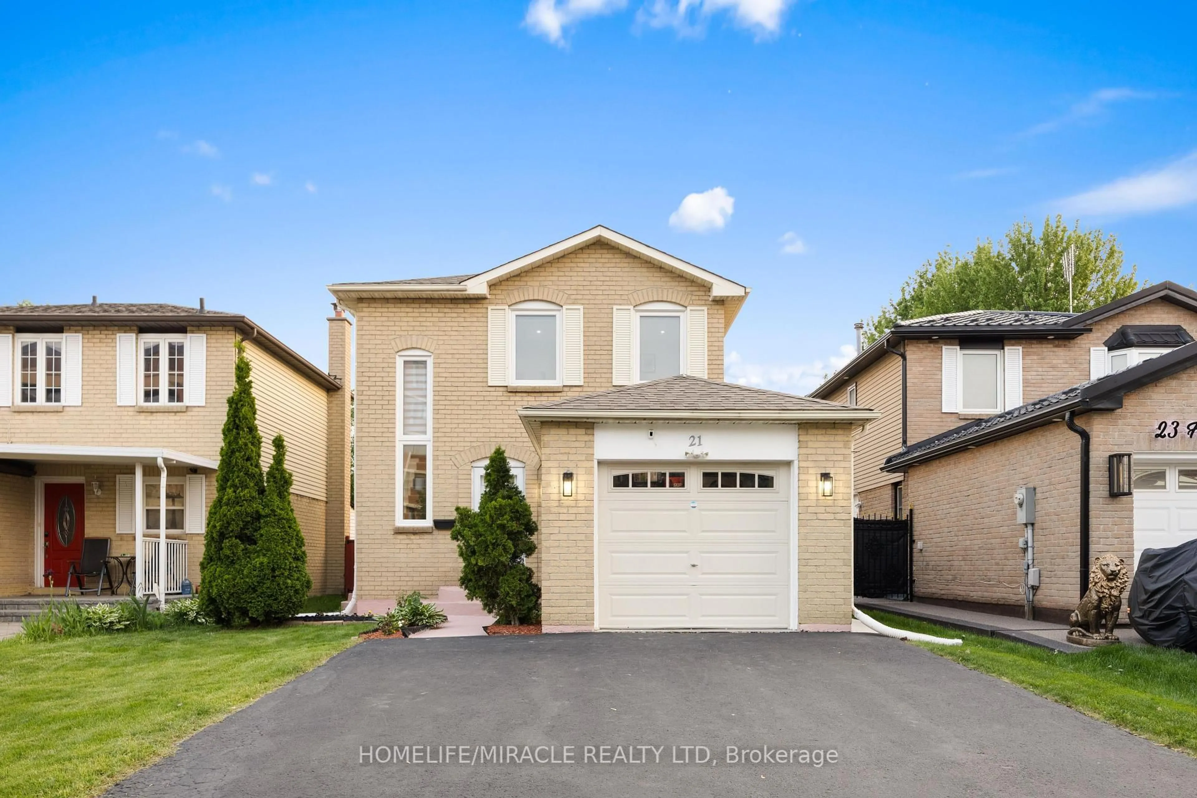 Home with vinyl exterior material, street for 21 Folkstone Cres, Brampton Ontario L6T 3M4