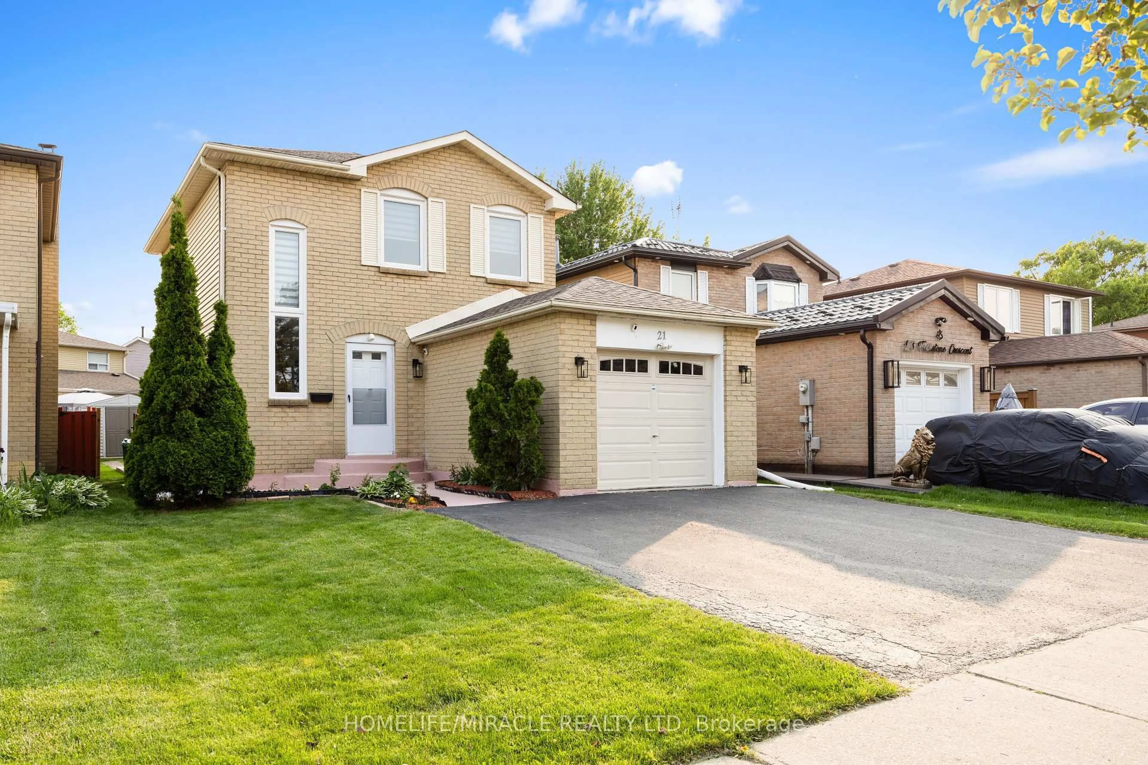 Home with vinyl exterior material, street for 21 Folkstone Cres, Brampton Ontario L6T 3M4
