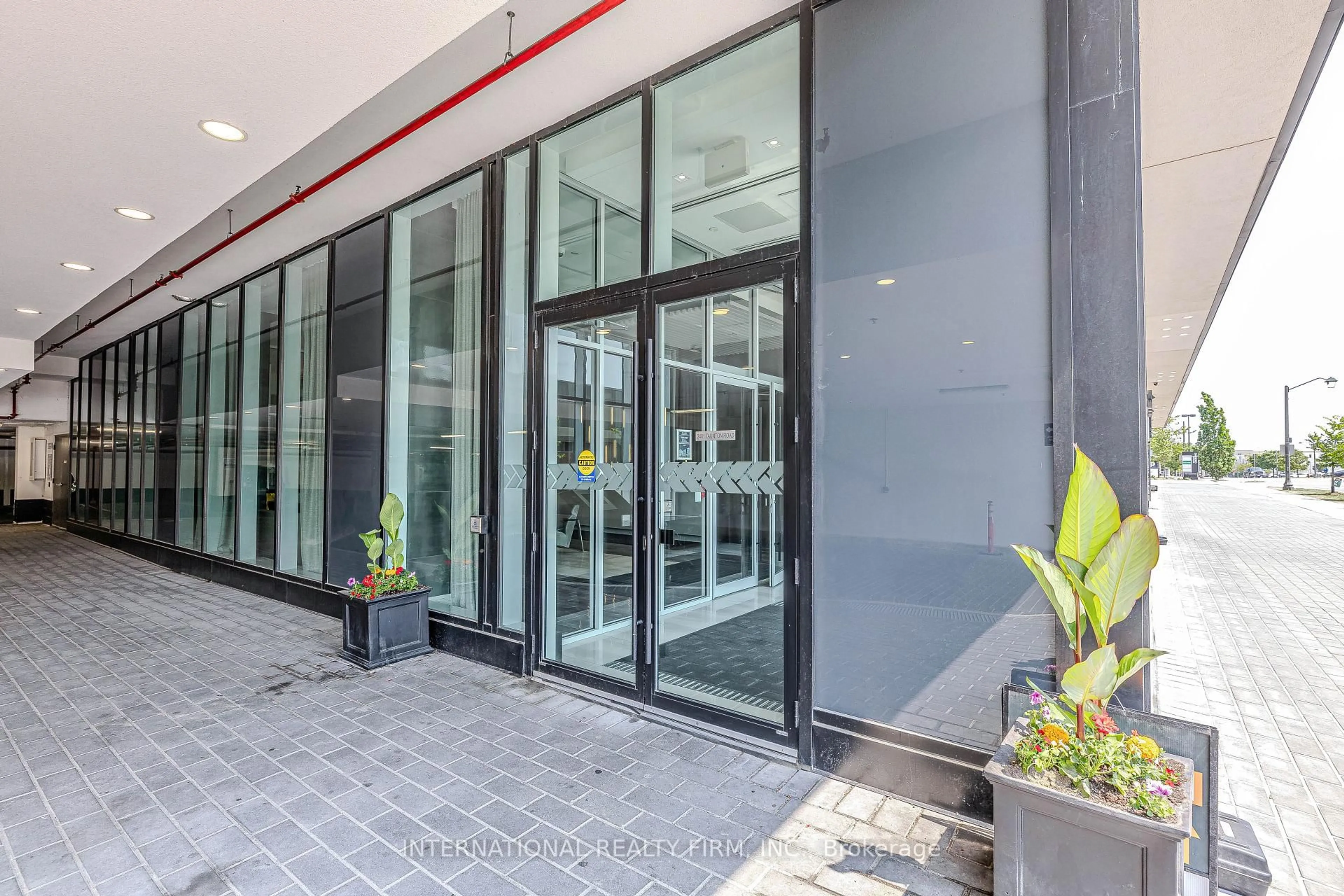Indoor foyer for 2481 Taunton Rd #1307, Oakville Ontario L6H 3R7