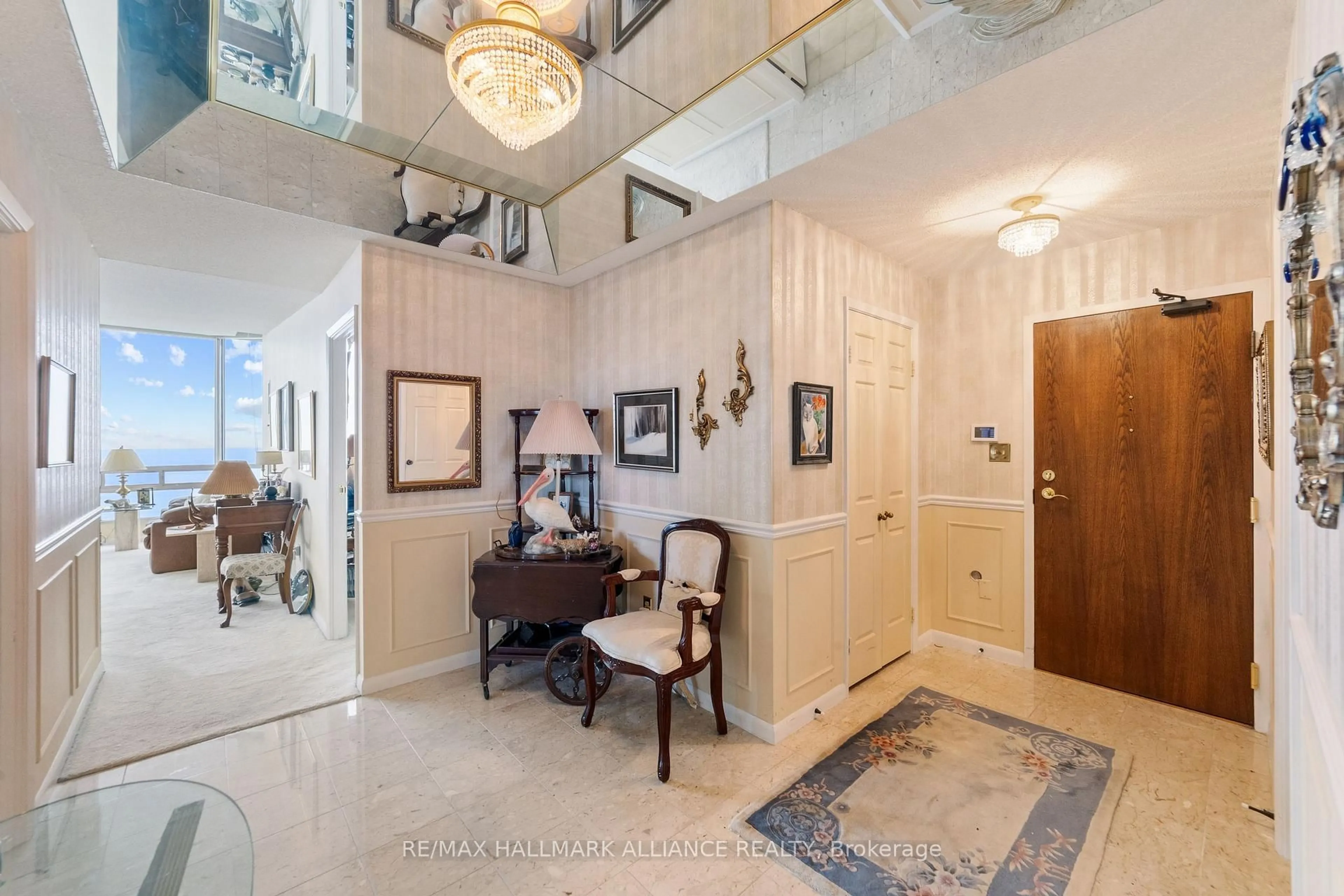 Indoor foyer for 2180 Marine Dr Dr #PH6, Oakville Ontario L6L 5V2