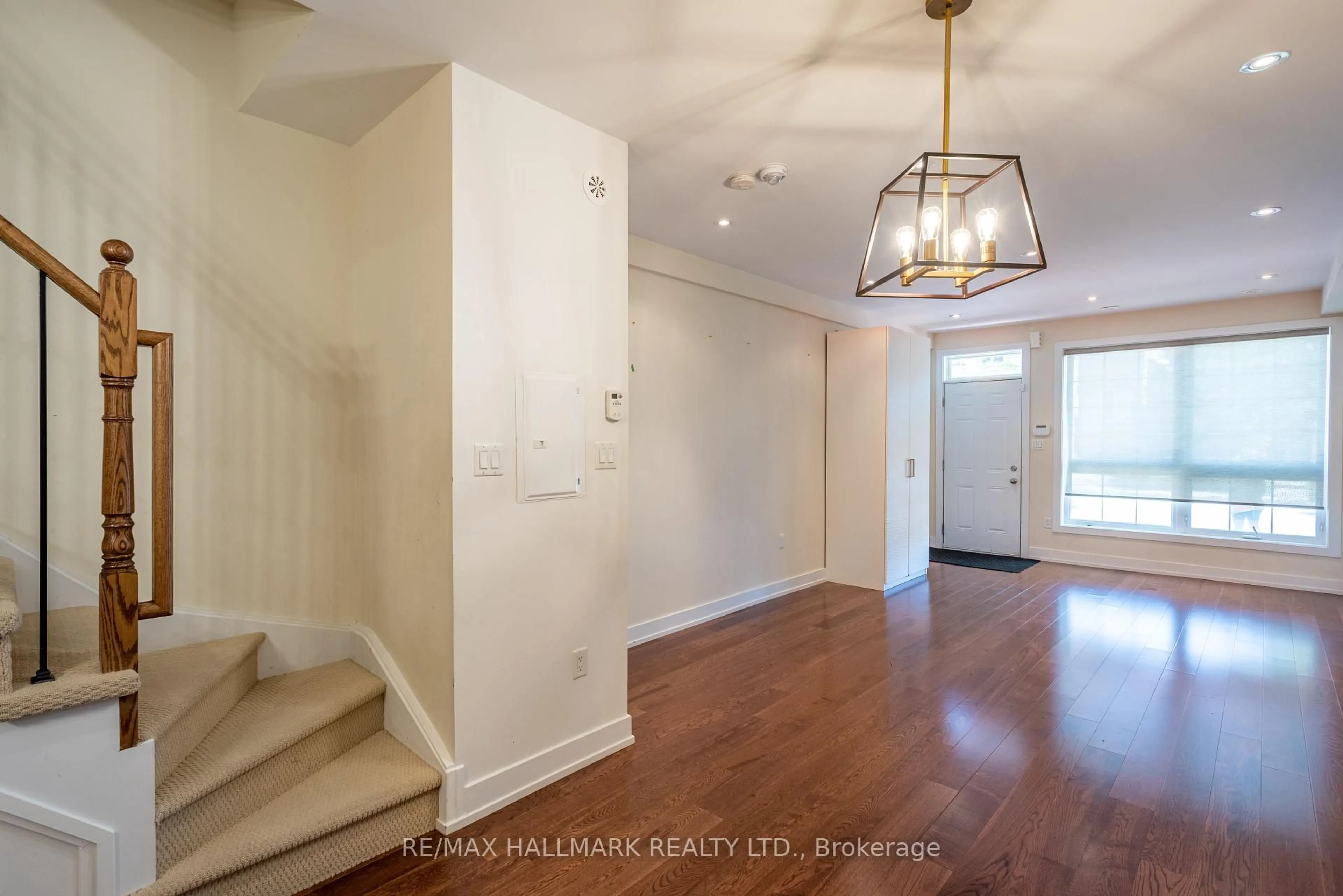 Indoor entryway for 1068 Lansdowne Ave, Toronto Ontario M6H 3Z4