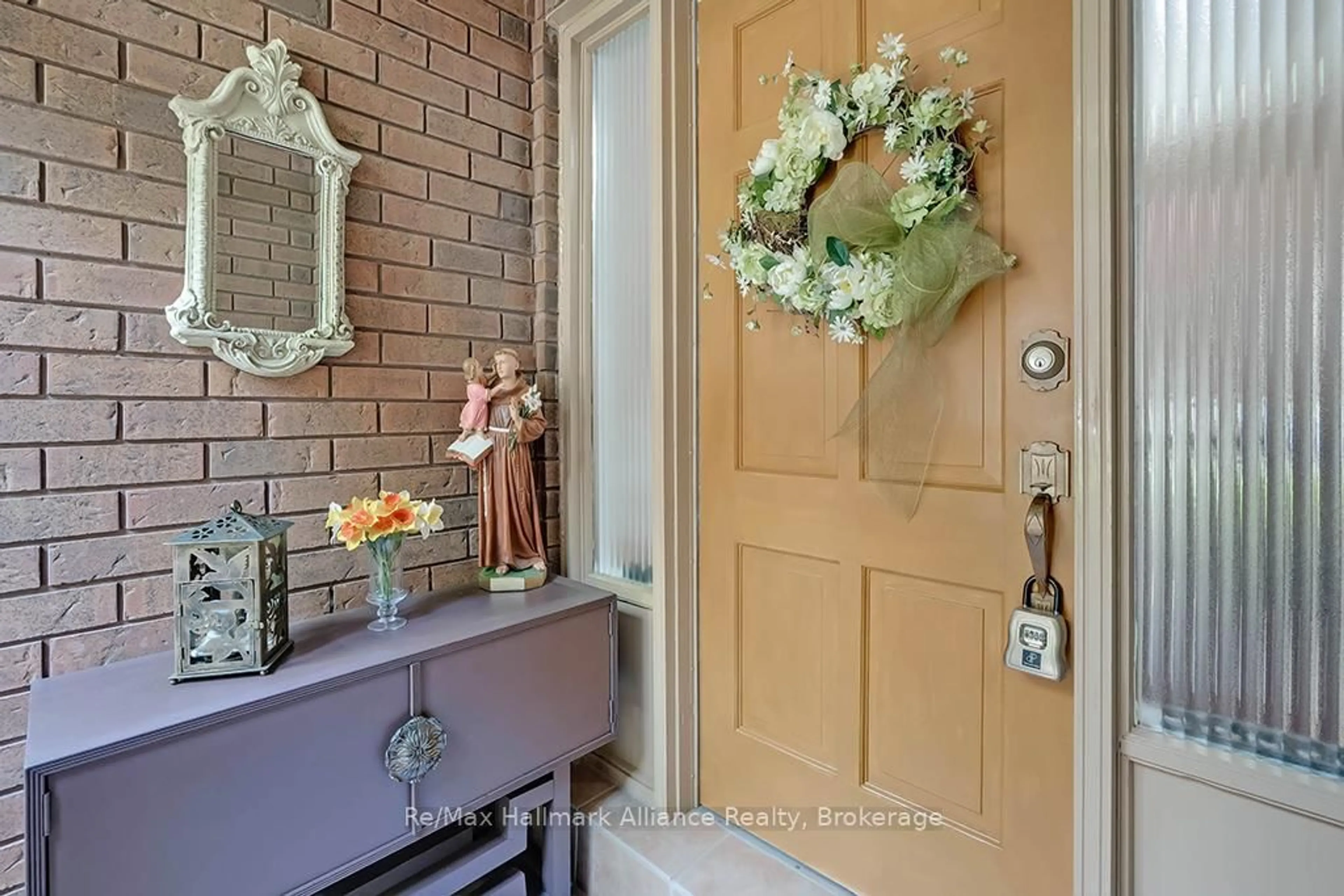 Indoor entryway for 1151 Manor Rd, Oakville Ontario L6M 1G3