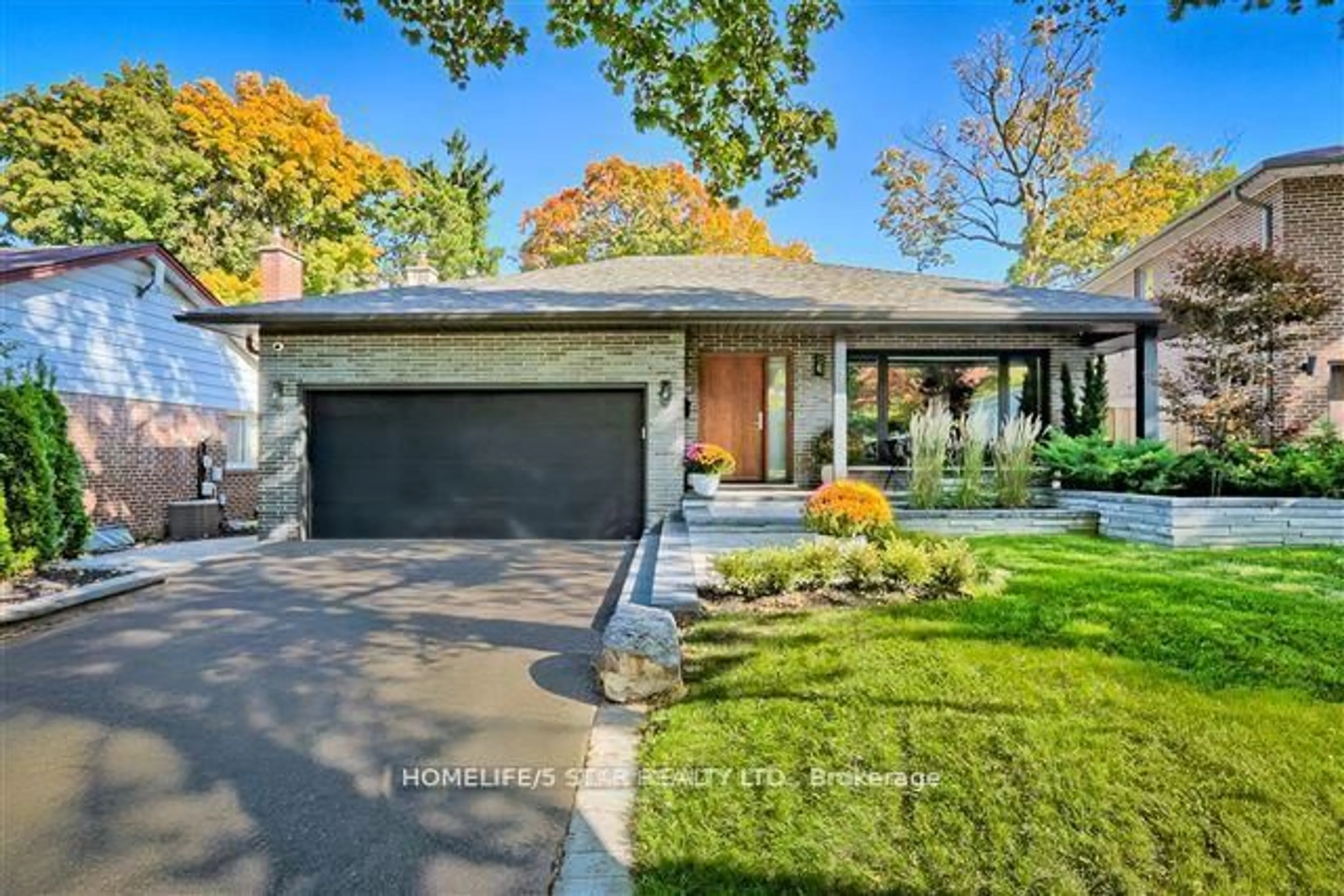 Home with brick exterior material, street for 7 KINGSBOROUGH Cres, Toronto Ontario M9R 2T8