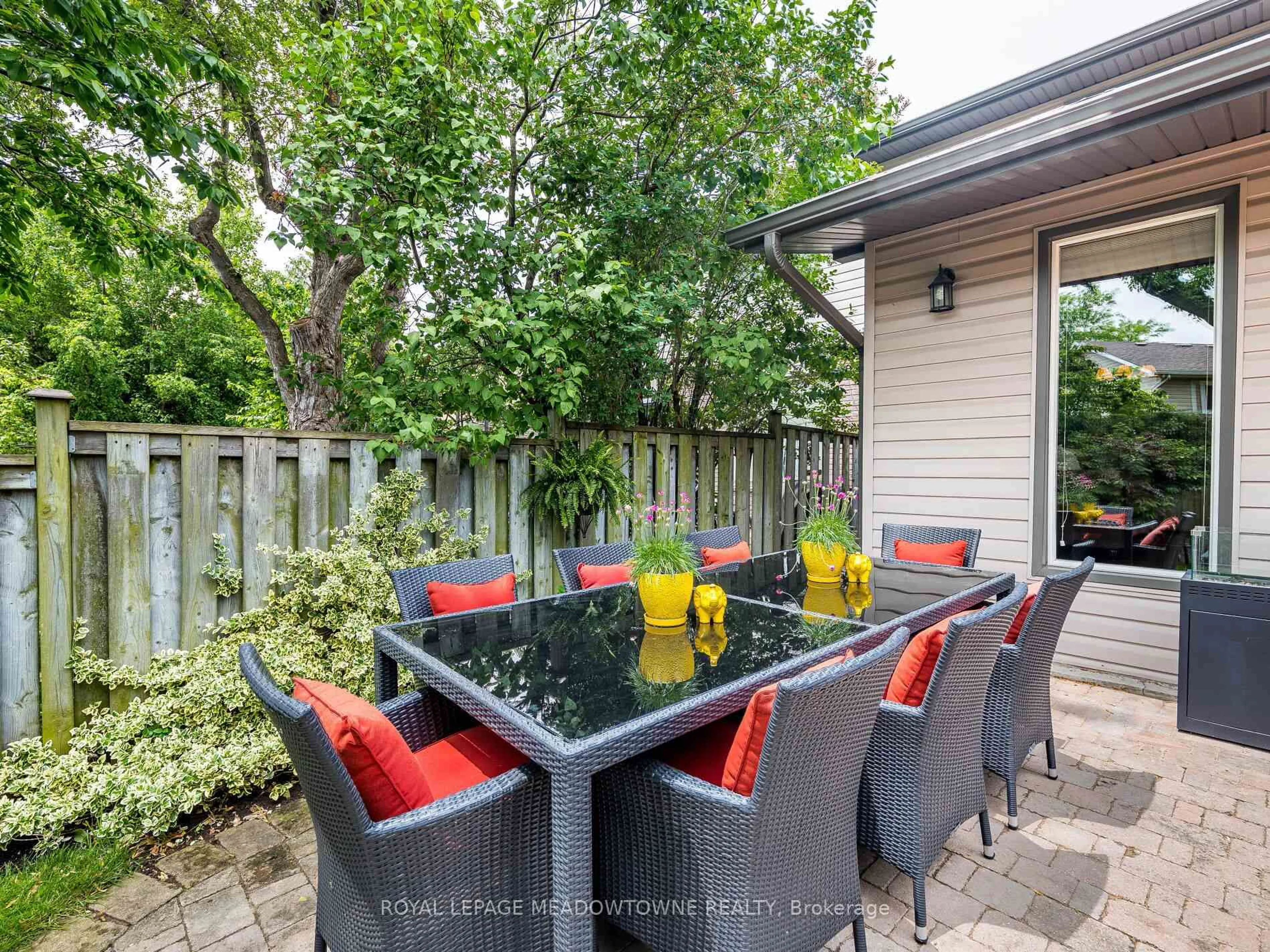 Patio, street for 7208 Joliette Cres, Mississauga Ontario L5N 1Z3