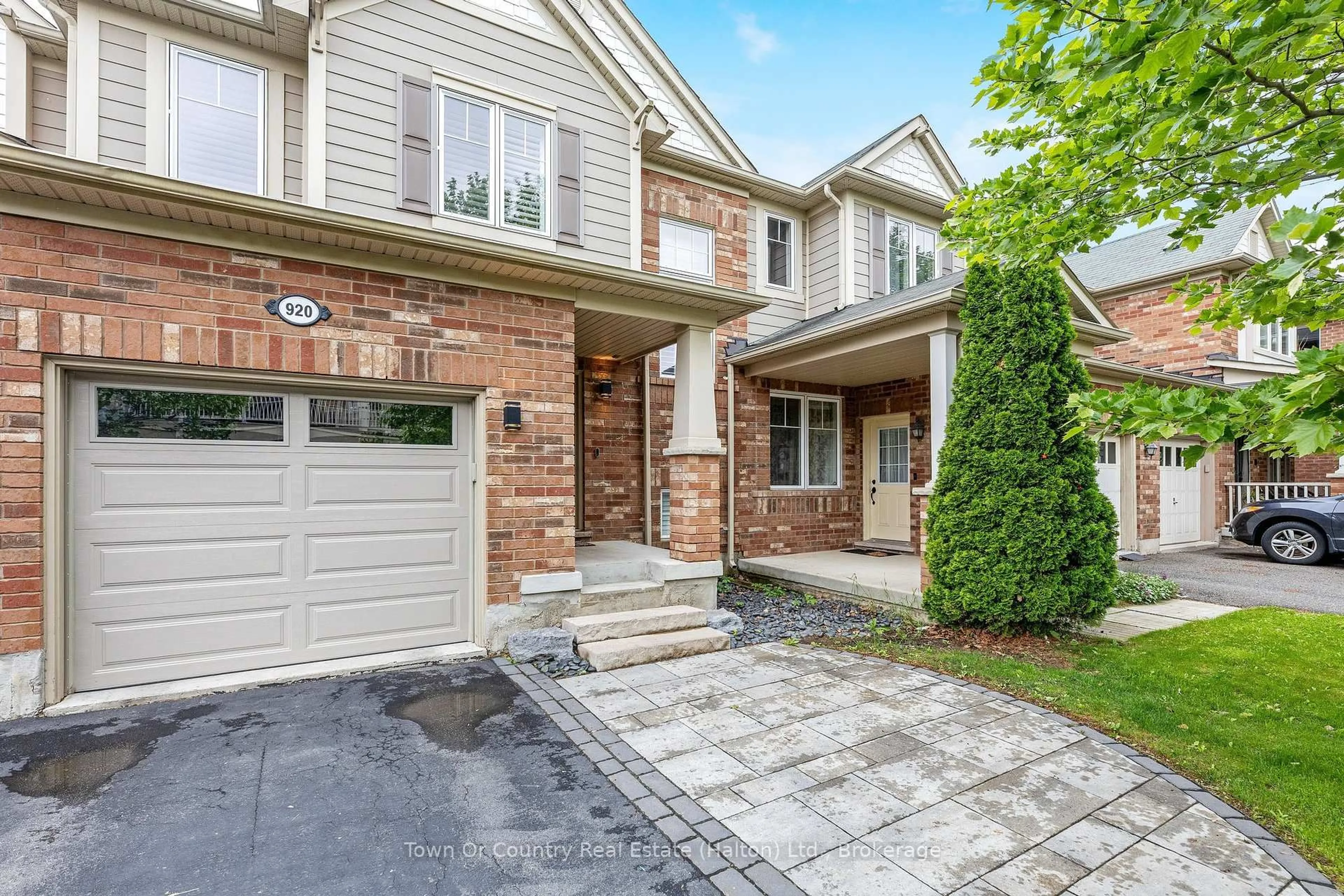 Home with brick exterior material, street for 920 Burrows Gate, Milton Ontario L9T 0K7
