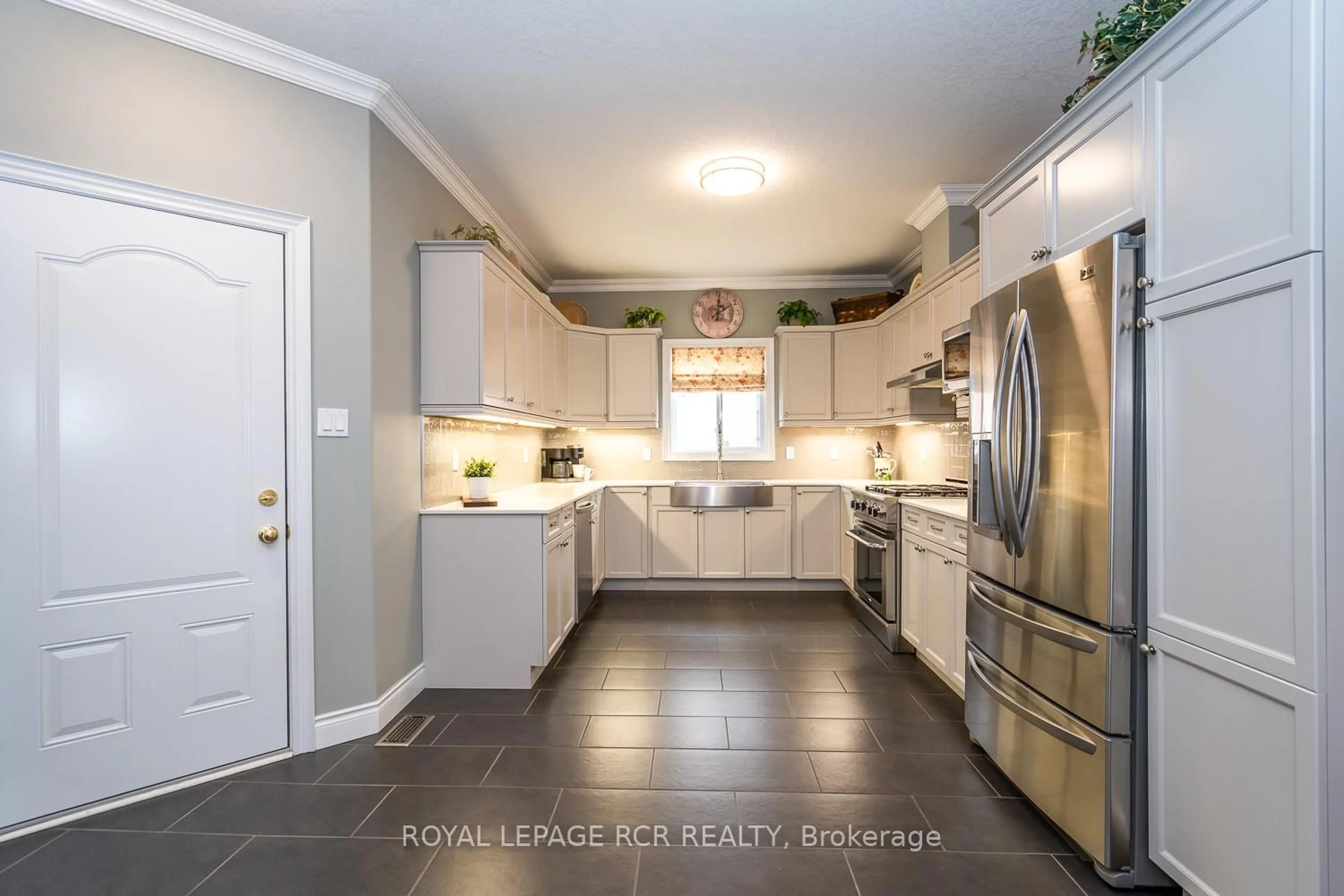 Open concept kitchen, ceramic/tile floor for 39 Dinnick Cres, Orangeville Ontario L9W 0B7