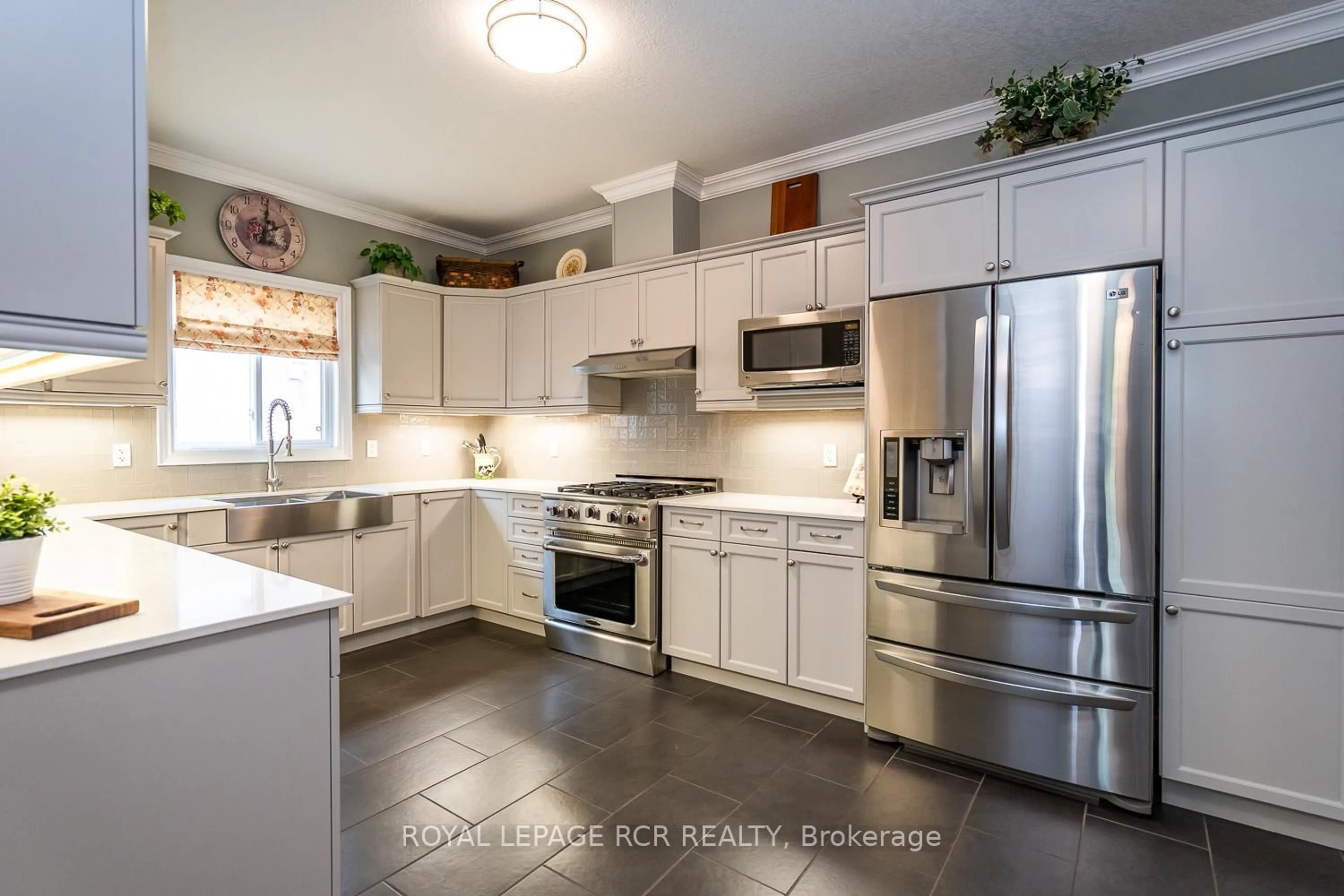 Open concept kitchen, ceramic/tile floor for 39 Dinnick Cres, Orangeville Ontario L9W 0B7