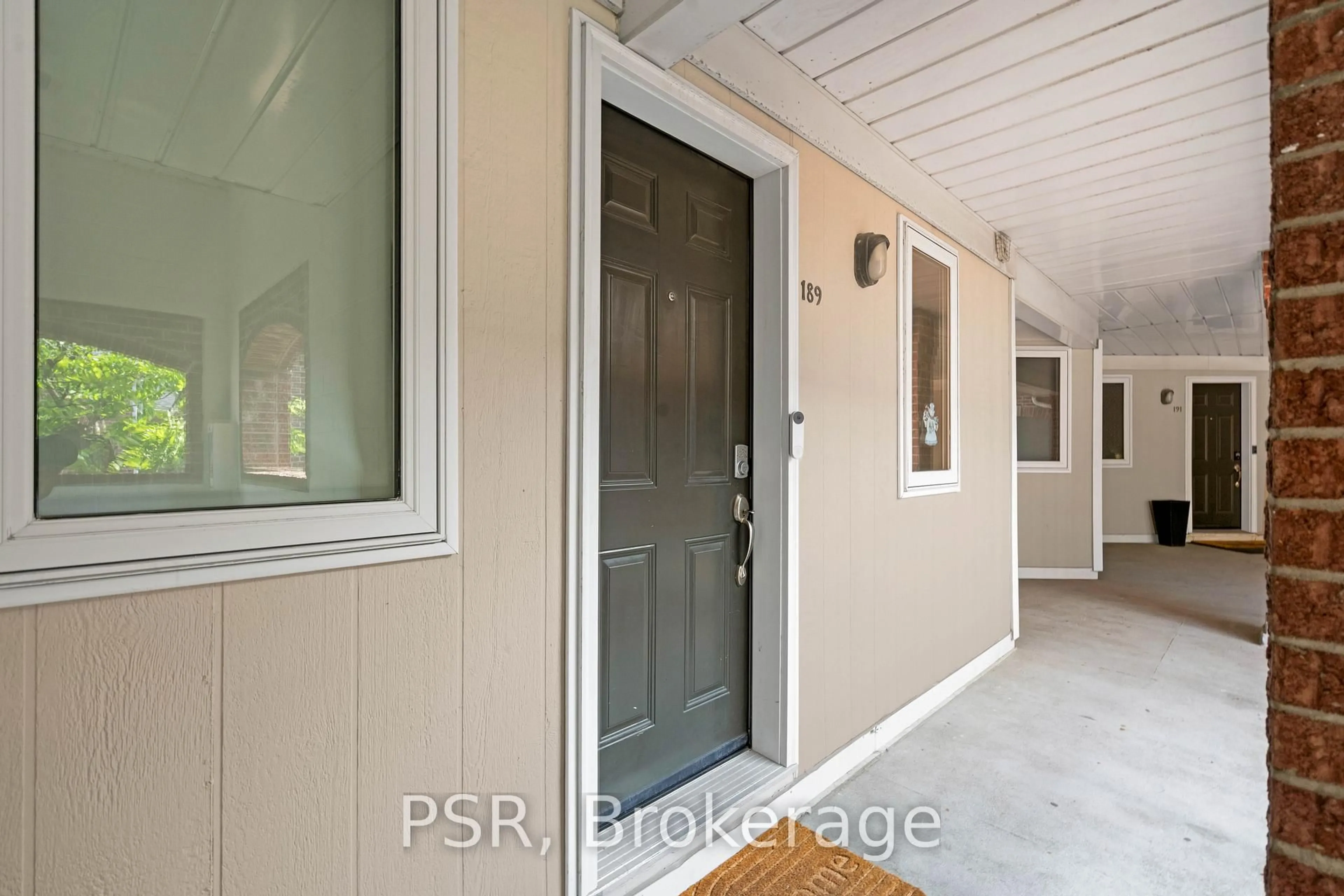 Indoor entryway for 75 Bristol Rd #189, Mississauga Ontario L4Z 3P2