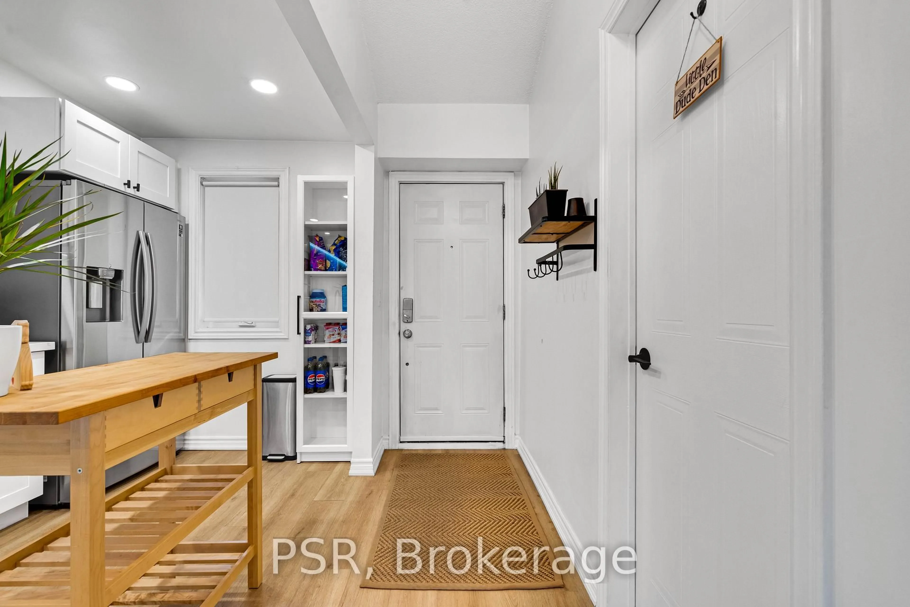 Indoor entryway for 75 Bristol Rd #189, Mississauga Ontario L4Z 3P2
