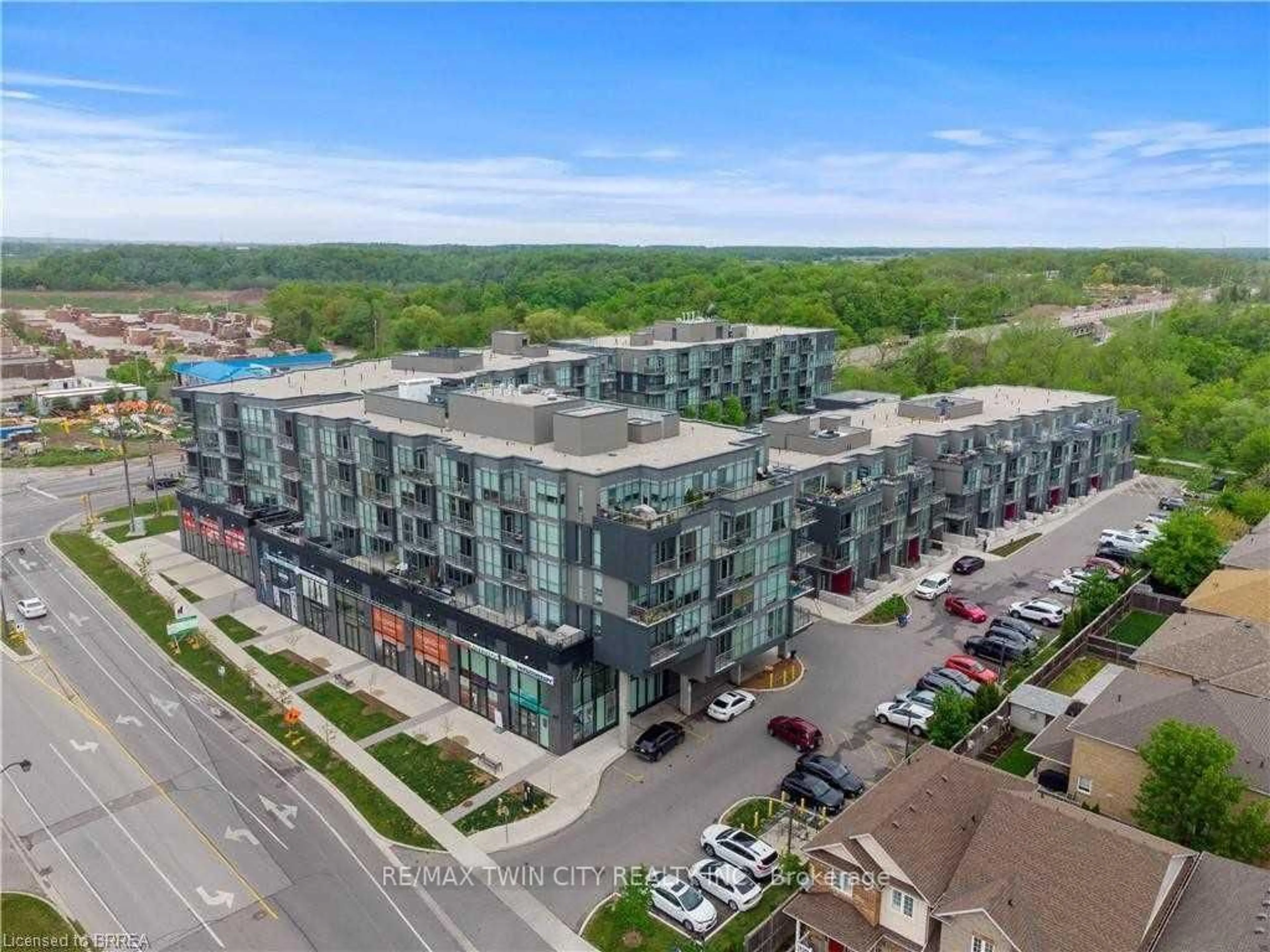 A pic from outside/outdoor area/front of a property/back of a property/a pic from drone, unknown for 5240 Dundas St #B215, Burlington Ontario L7L 0J6