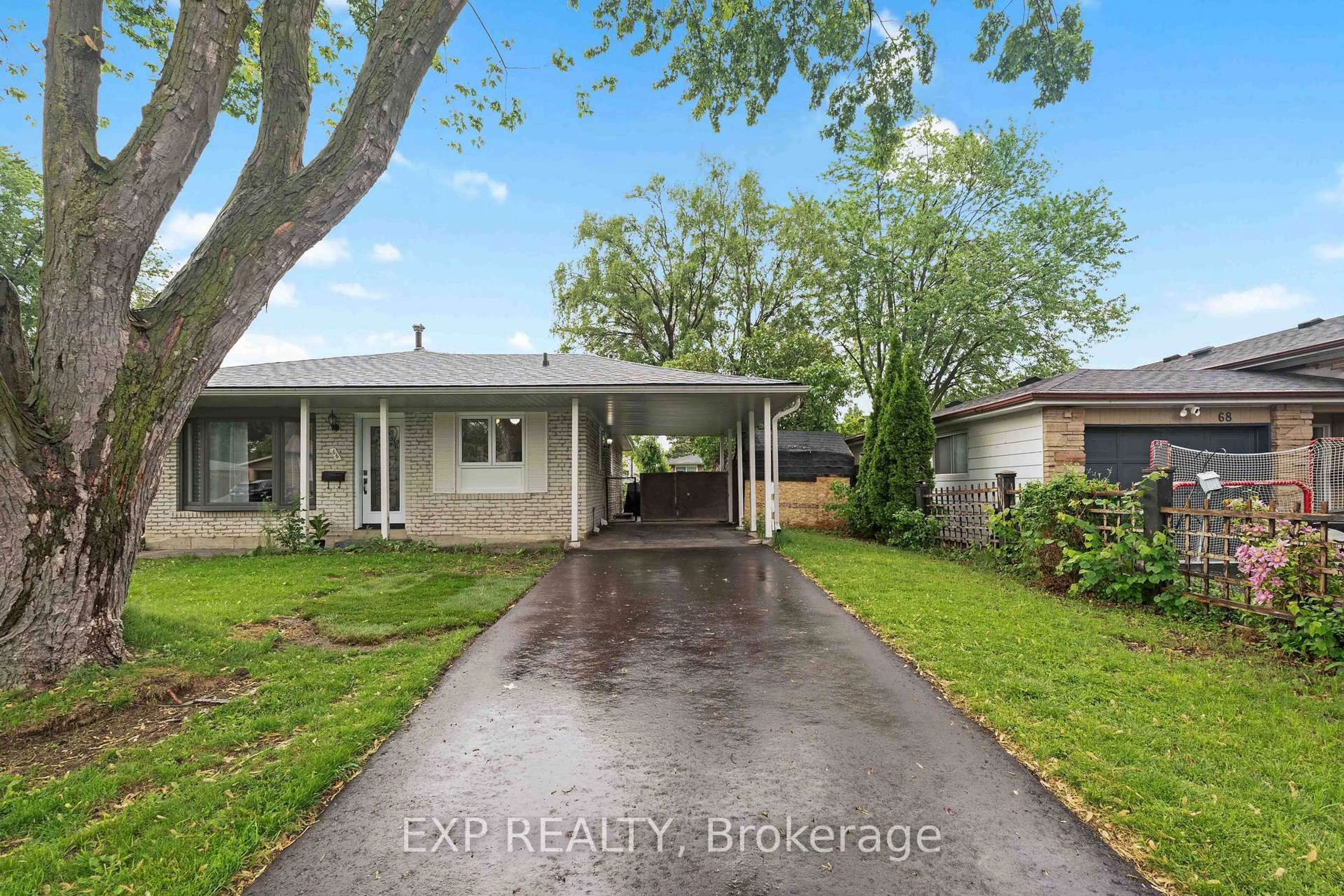 A pic from outside/outdoor area/front of a property/back of a property/a pic from drone, street for 66 Ferndale Cres, Brampton Ontario L6W 1E9