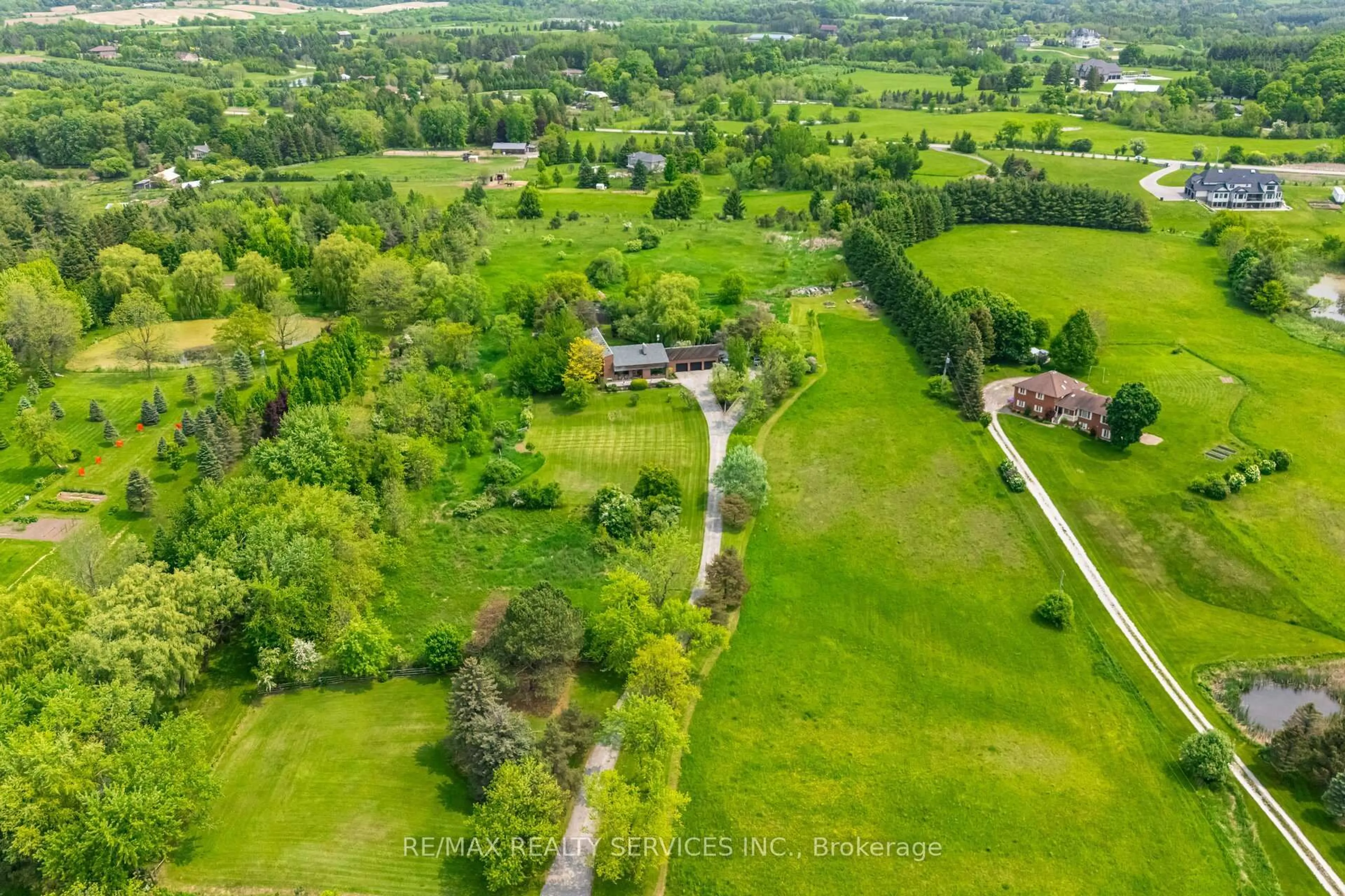 A pic from outside/outdoor area/front of a property/back of a property/a pic from drone, unknown for 14467 Mount Pleasant Rd, Caledon Ontario L7E 3M9