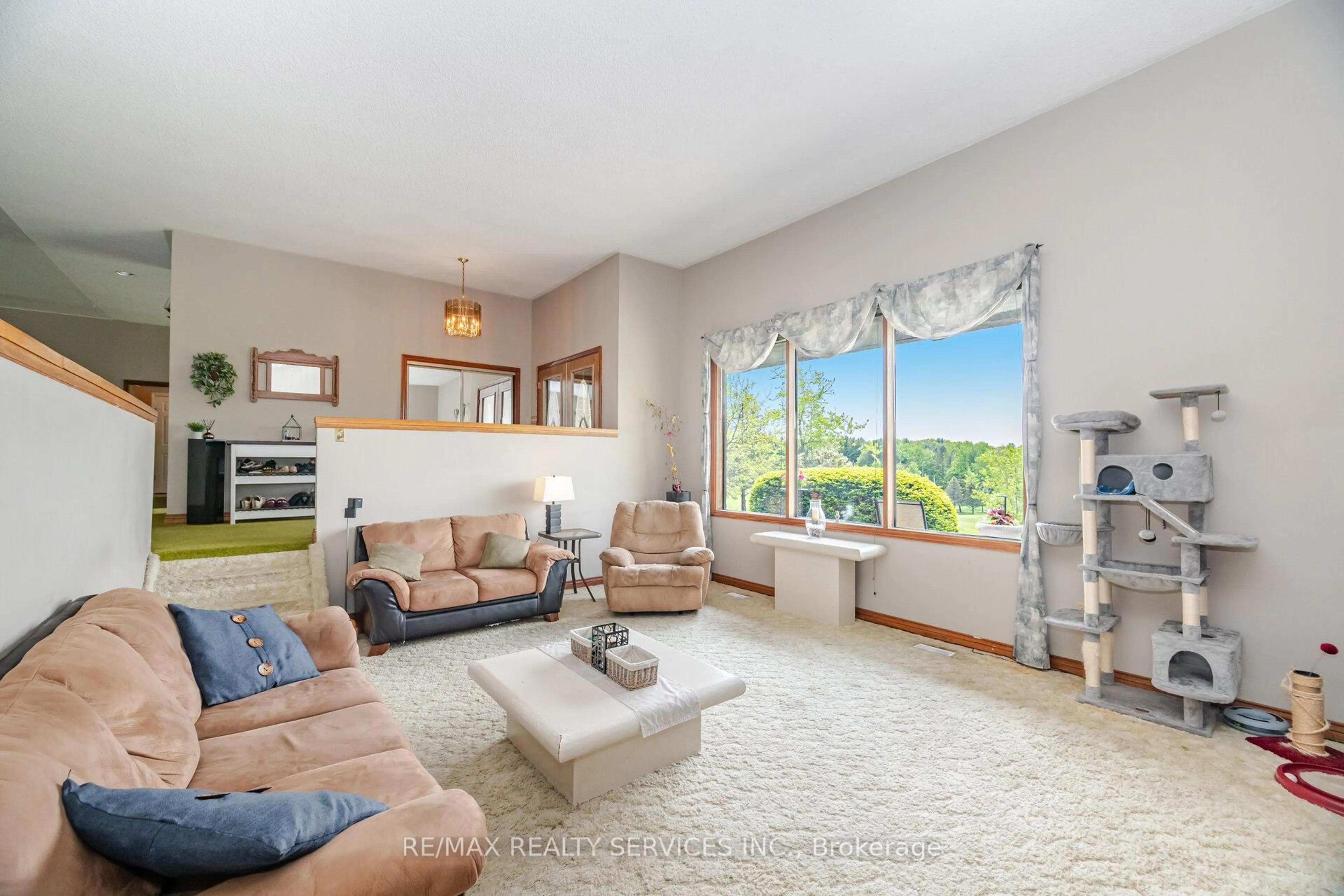 Living room with furniture, unknown for 14467 Mount Pleasant Rd, Caledon Ontario L7E 3M9