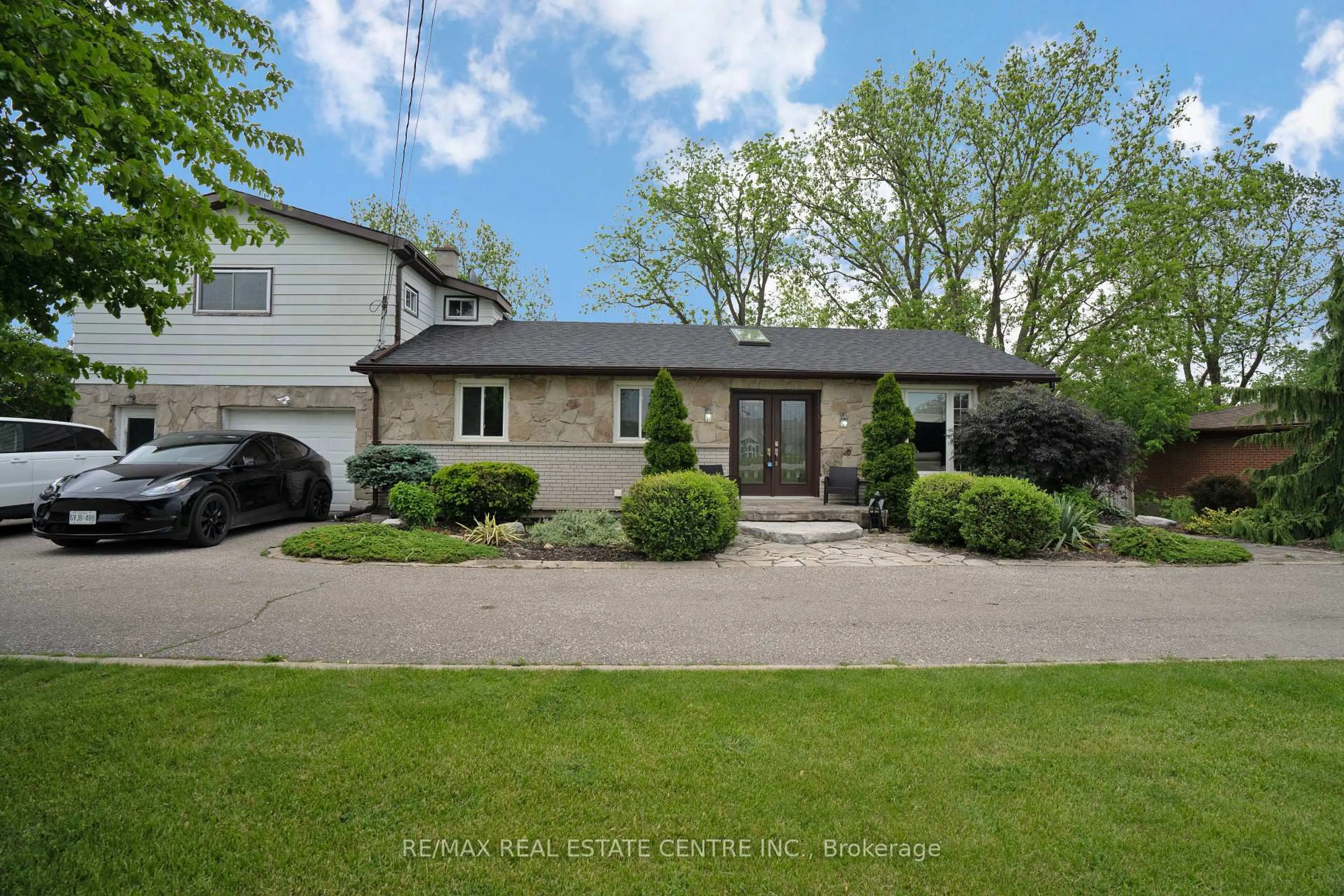 Unknown for 7820 5 Side Rd, Milton Ontario L9T 7K7