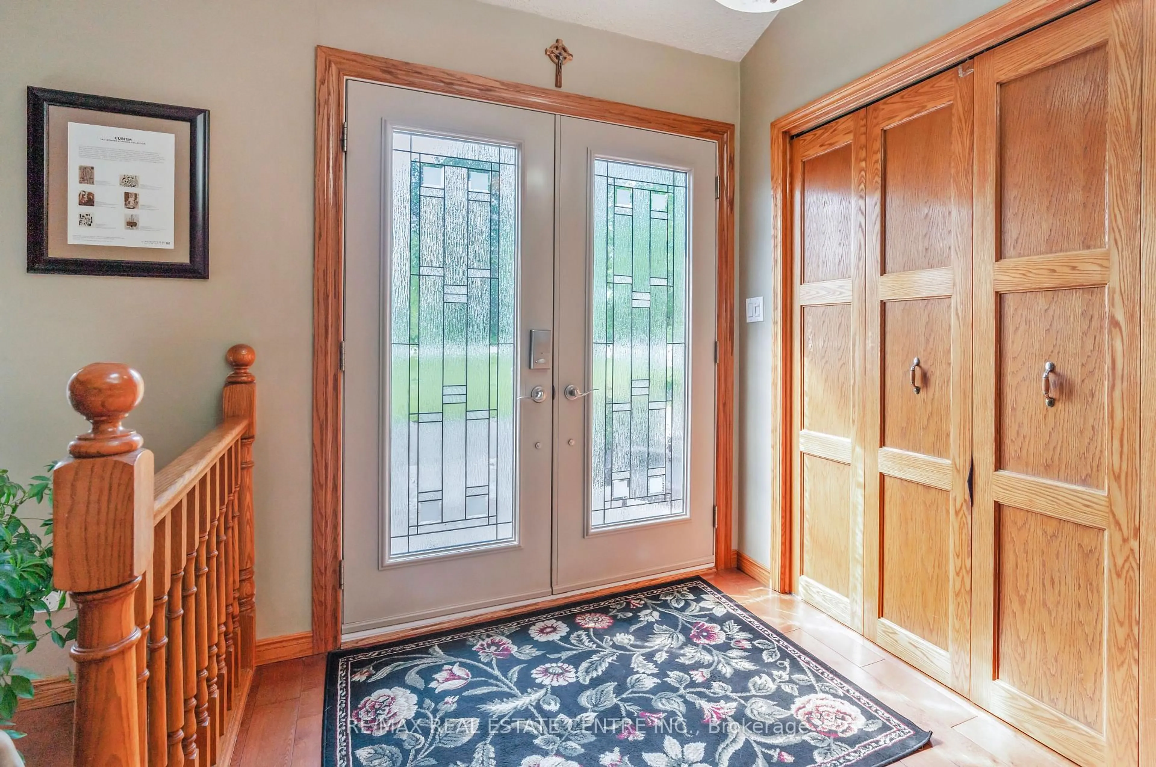 Indoor entryway for 7820 5 Side Rd, Milton Ontario L9T 7K7