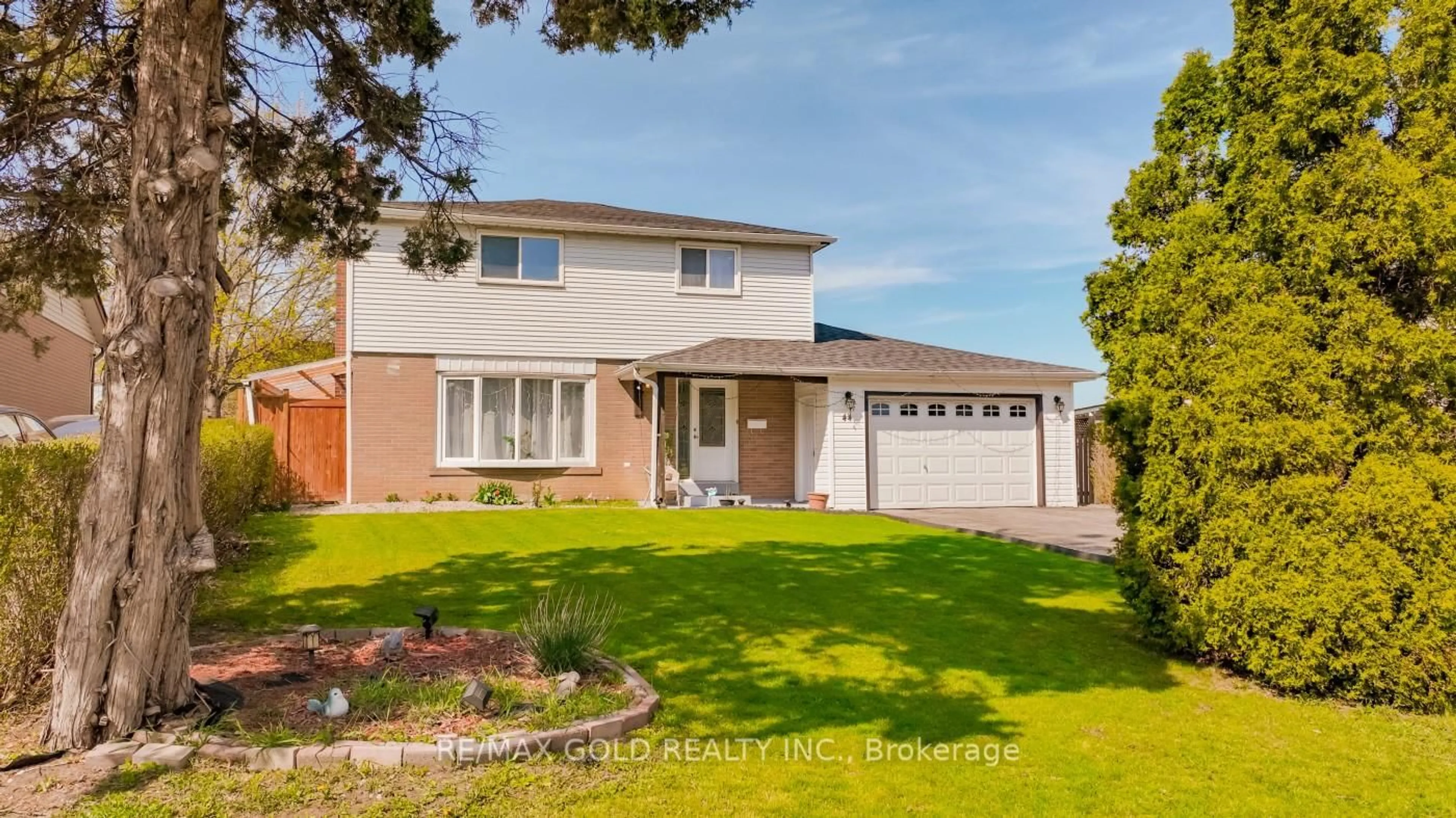 Home with brick exterior material, street for 44 DUNBLAINE Cres, Brampton Ontario L6T 3H2