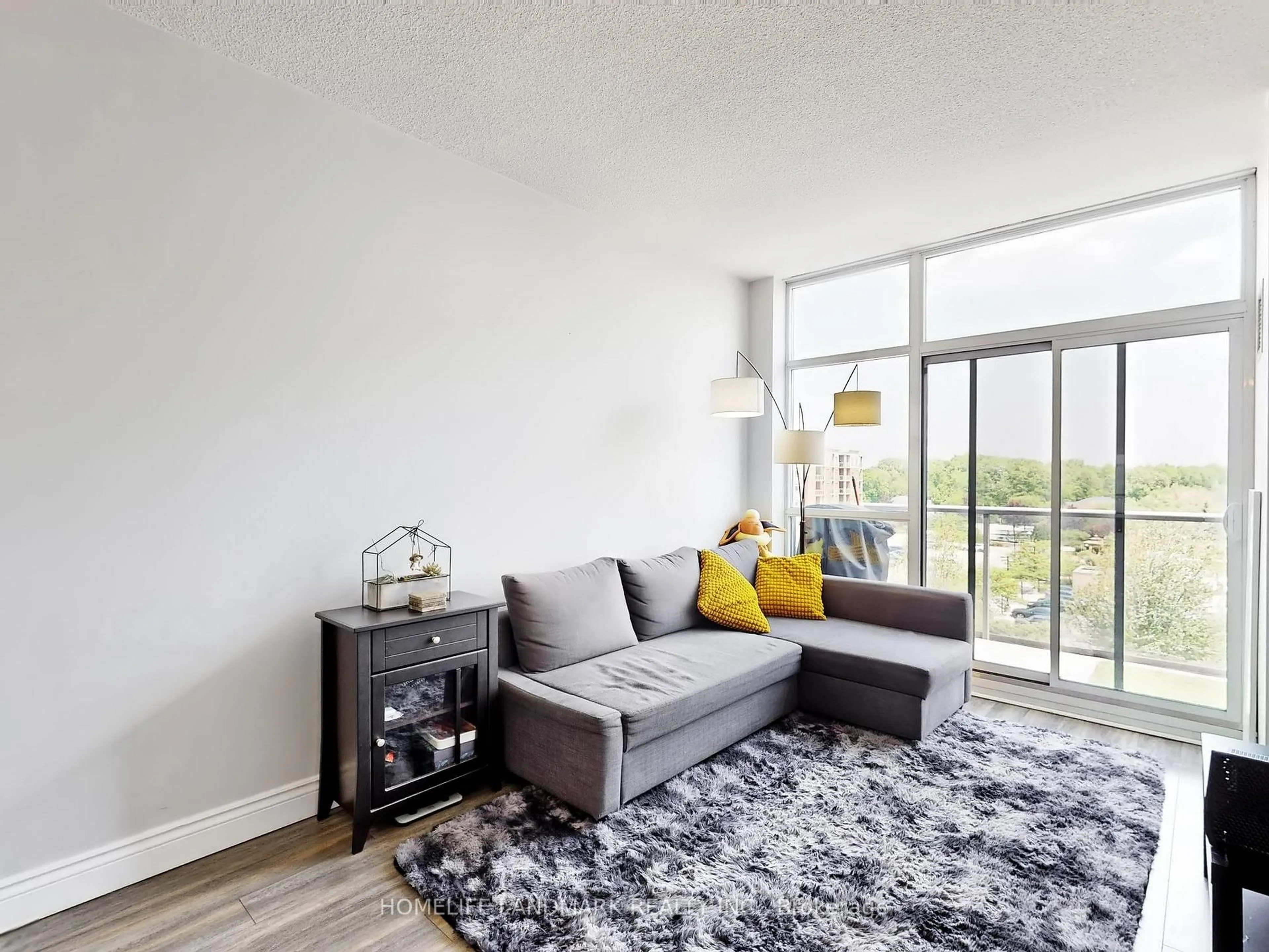 Living room with furniture, unknown for 1940 Ironstone Dr #519, Burlington Ontario L7L 0E4