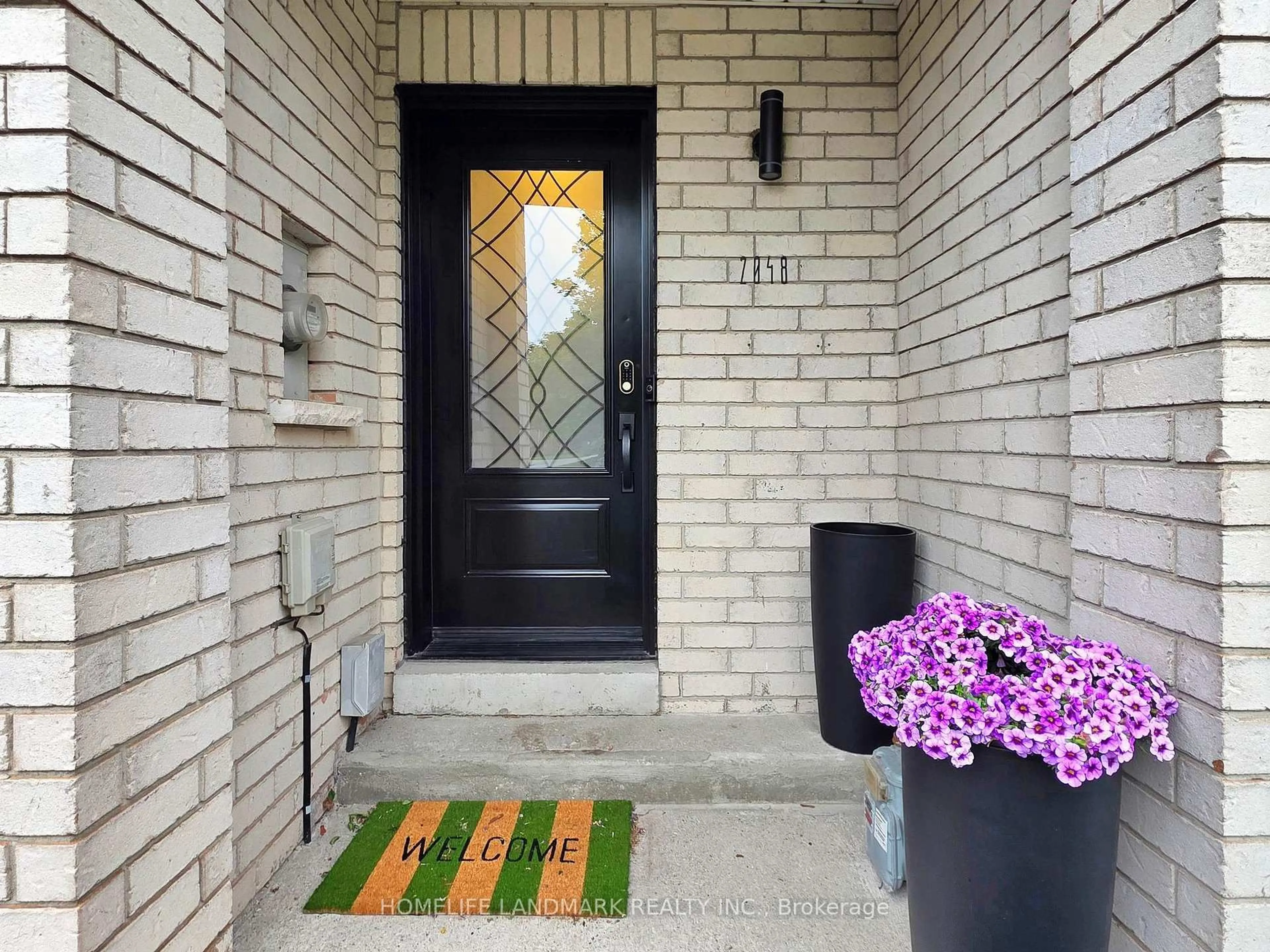 Indoor entryway for 2048 White Dove Circ, Oakville Ontario L6M 3R7