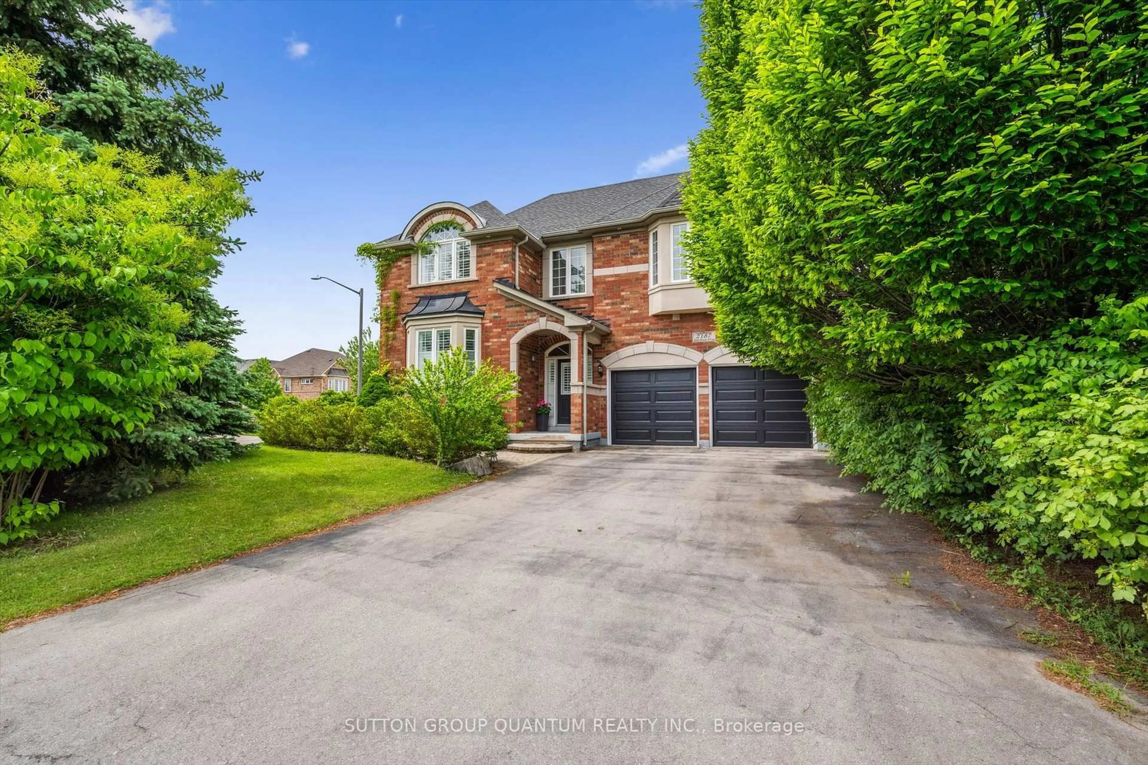 Home with brick exterior material, street for 2187 Alderbrook Dr, Oakville Ontario L6M 4Z3