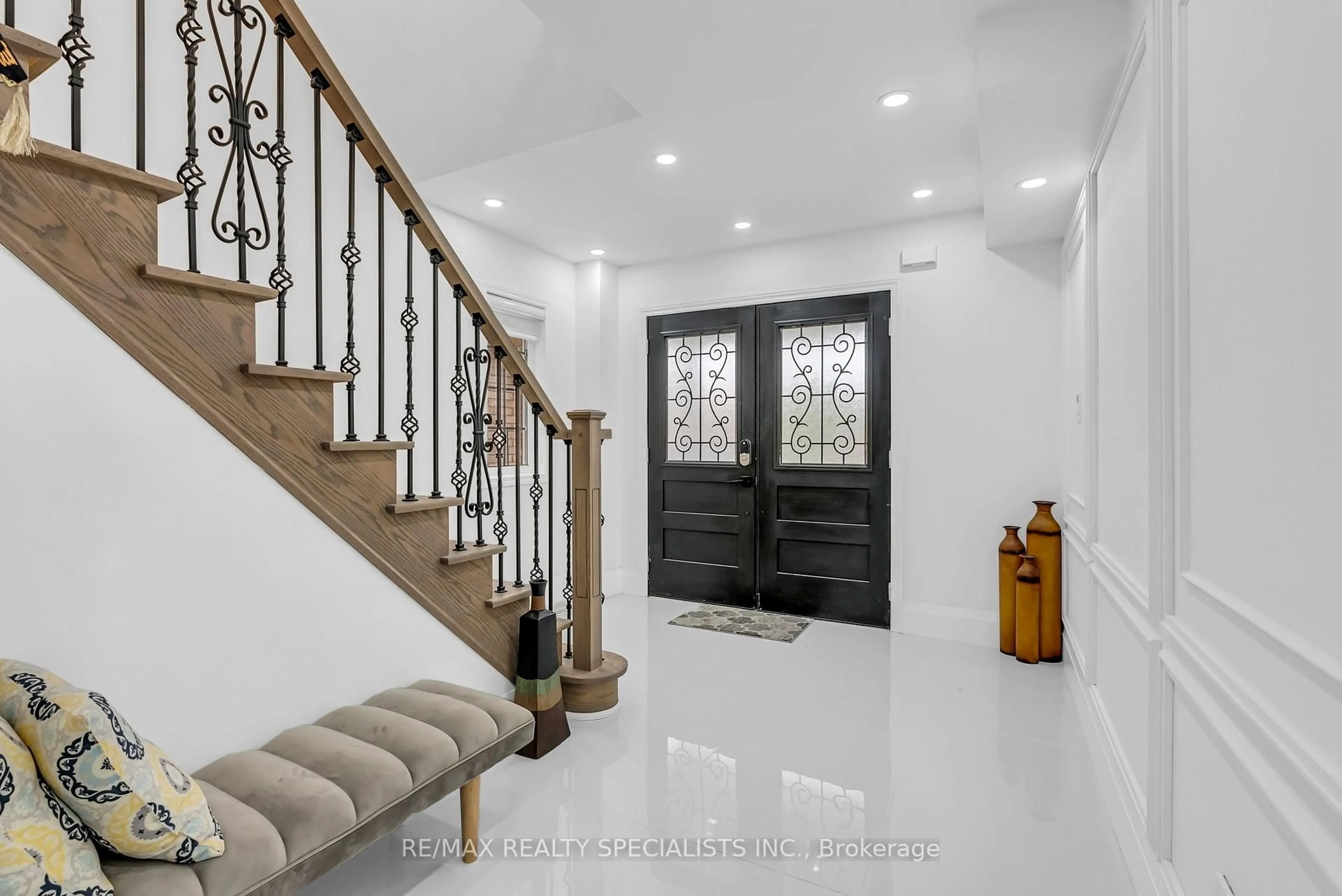 Indoor entryway for 91 Buick Blvd, Brampton Ontario L7A 3B7