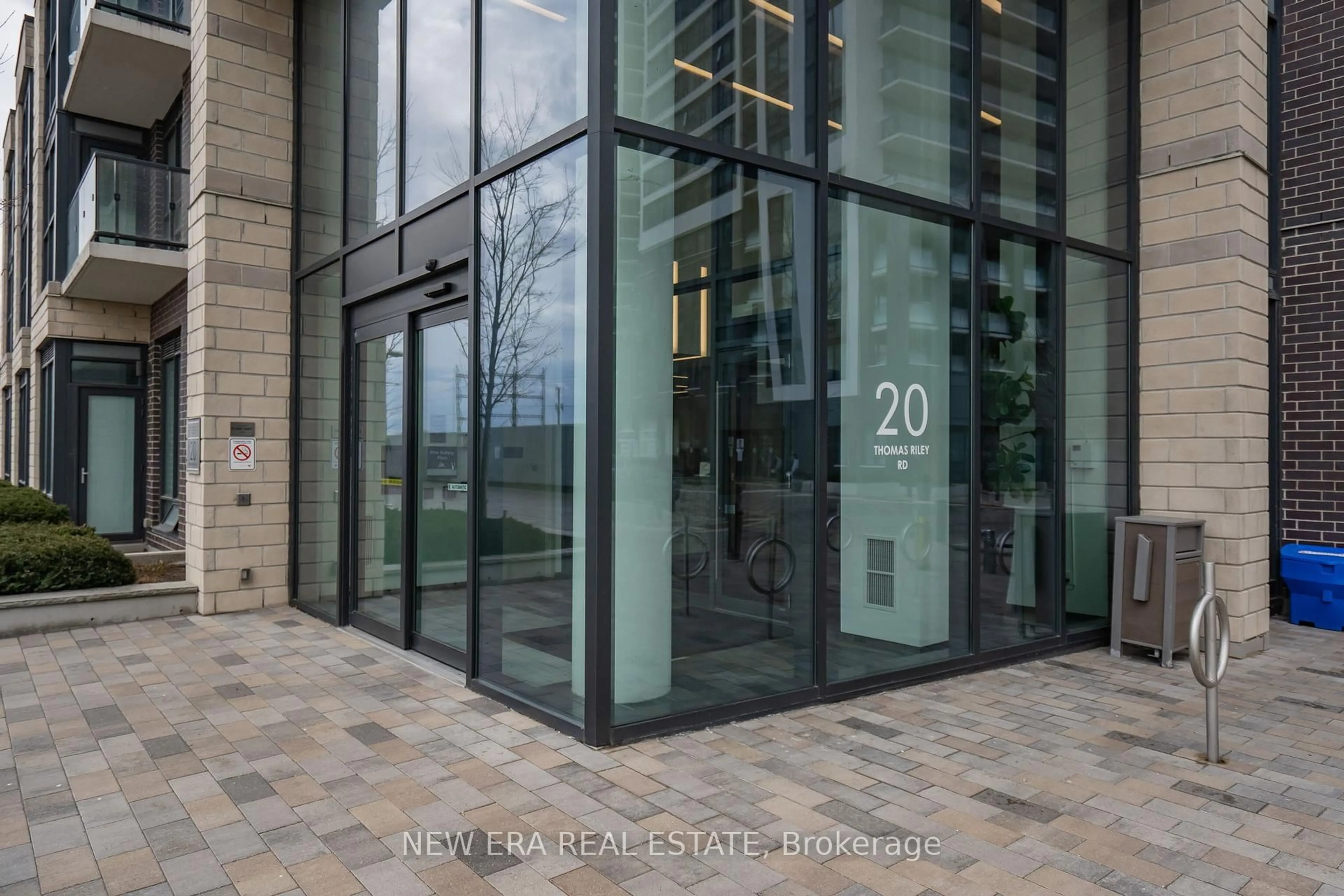 Indoor foyer for 20 Thomas Riley Rd #1501, Toronto Ontario M9B 1B1