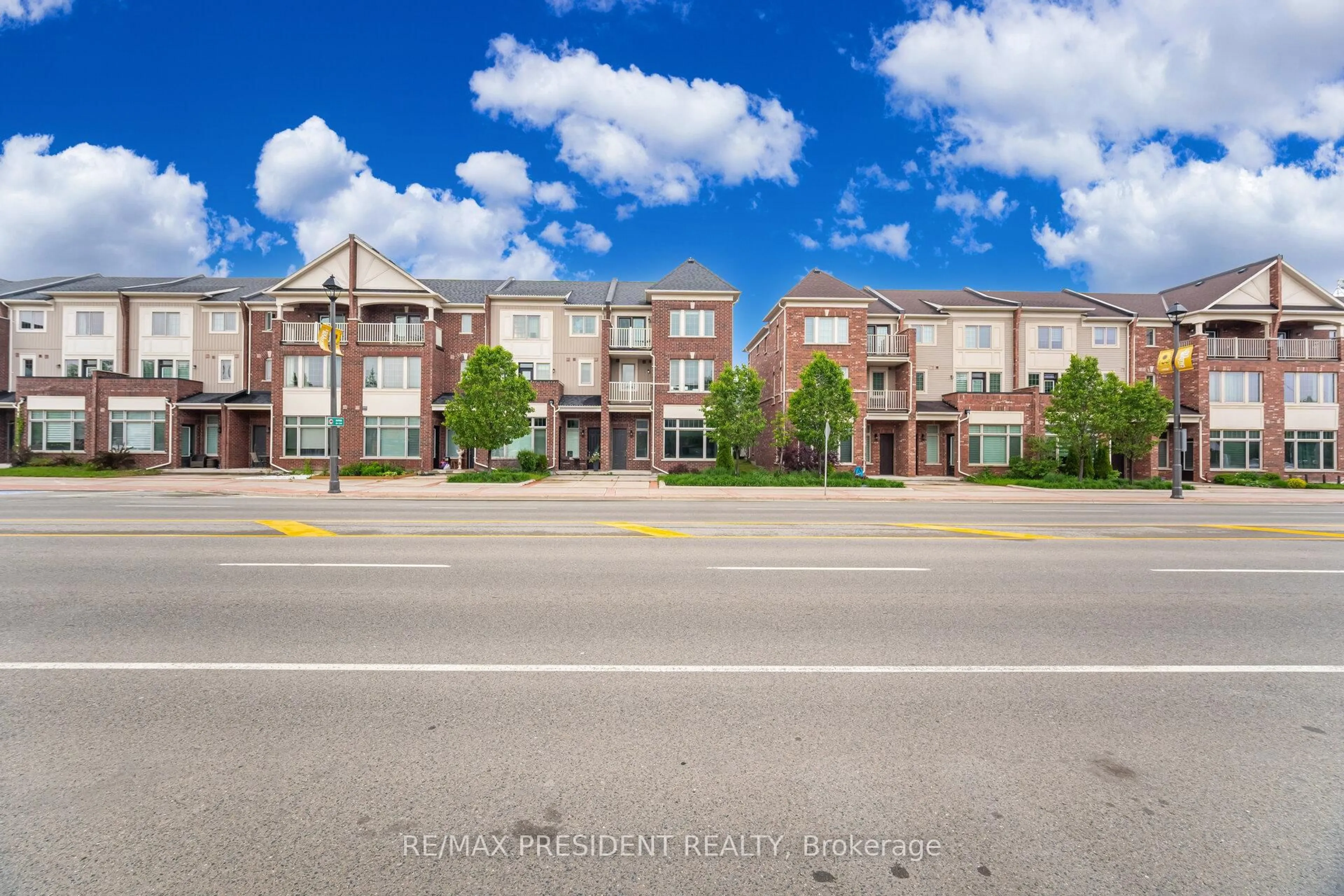 A pic from outside/outdoor area/front of a property/back of a property/a pic from drone, street for 42 McCardy Crt, Caledon Ontario L7C 3W9