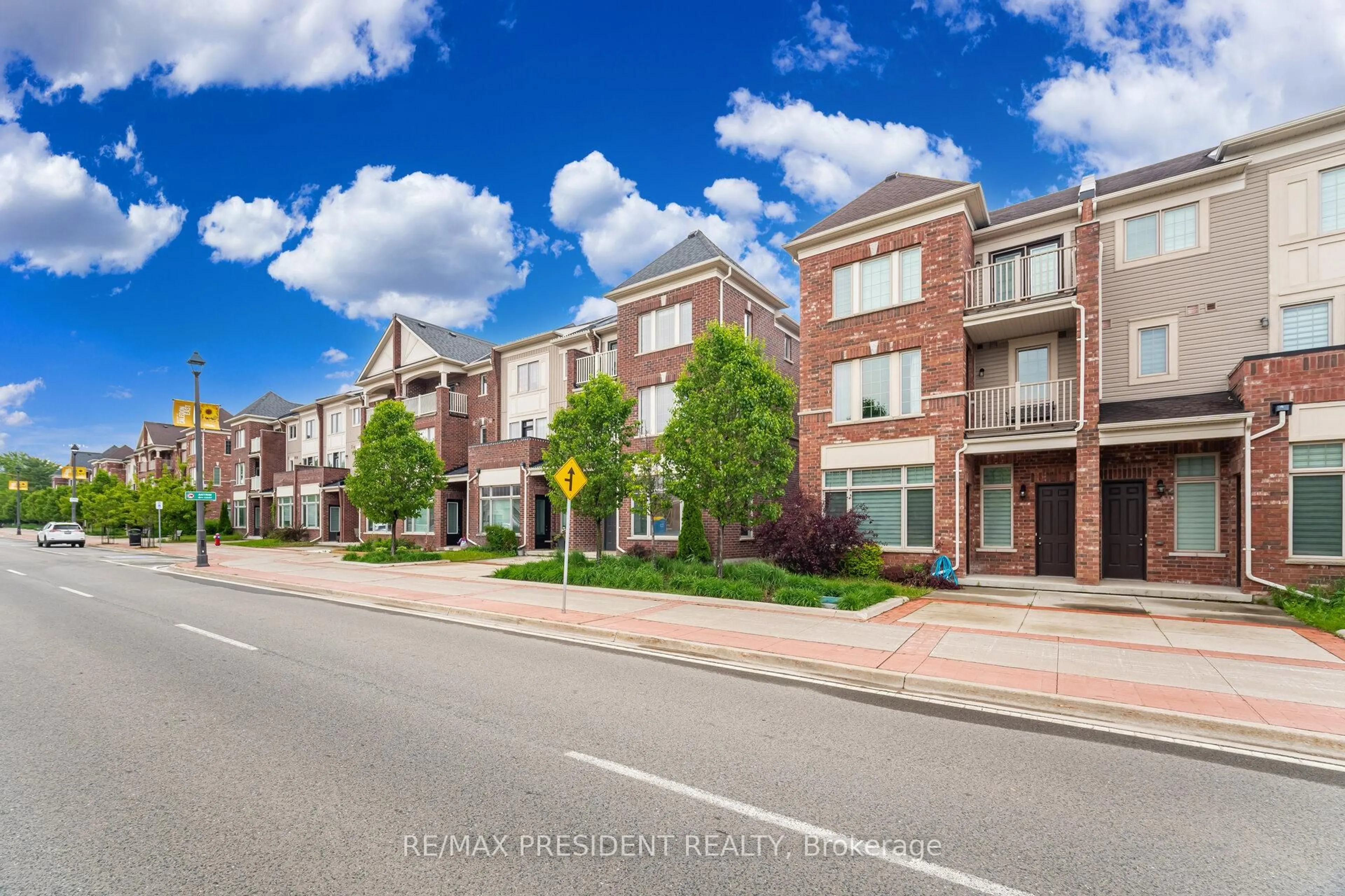 Home with brick exterior material, street for 42 McCardy Crt, Caledon Ontario L7C 3W9
