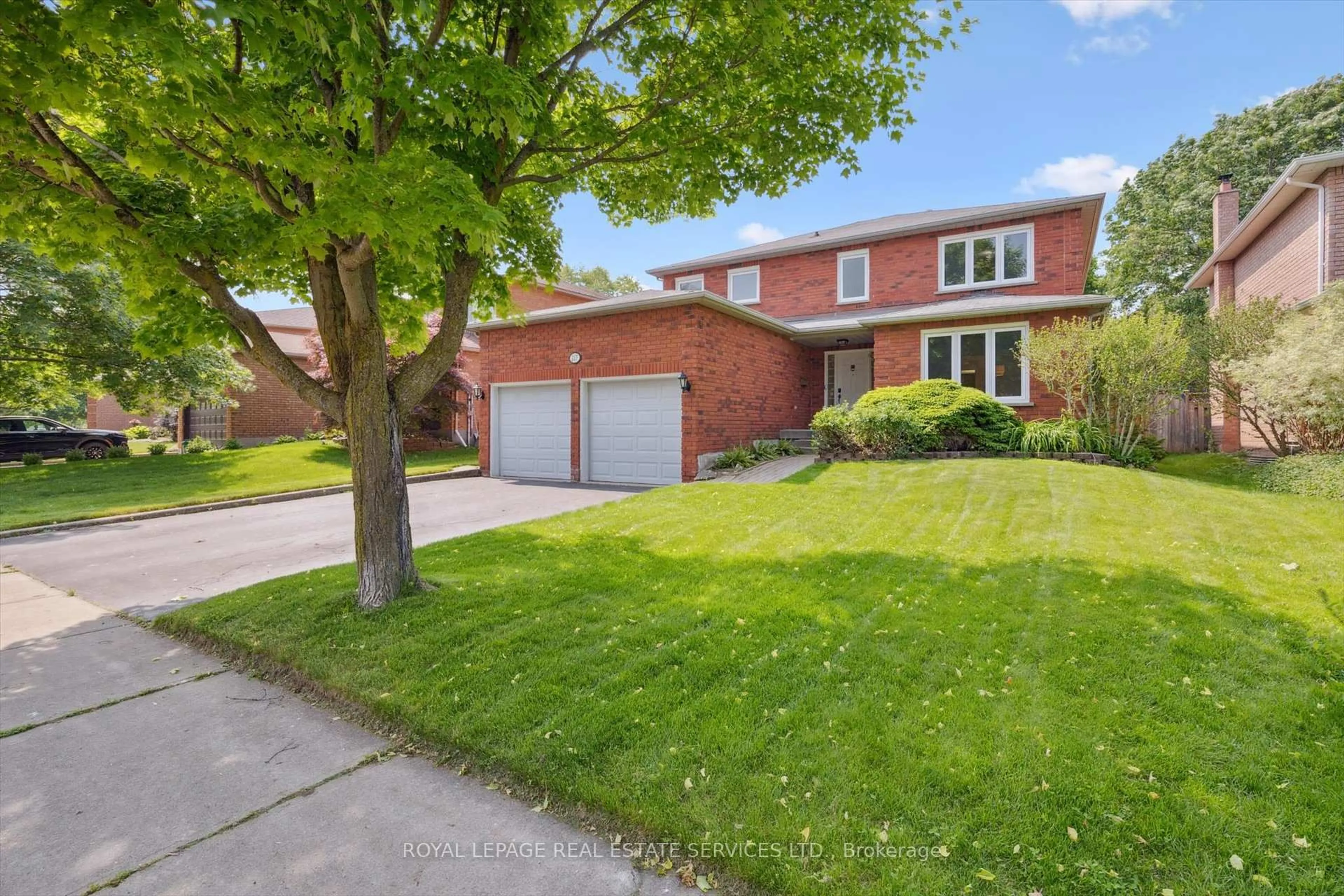 Home with brick exterior material, street for 117 Warner Dr, Oakville Ontario L6L 6G7