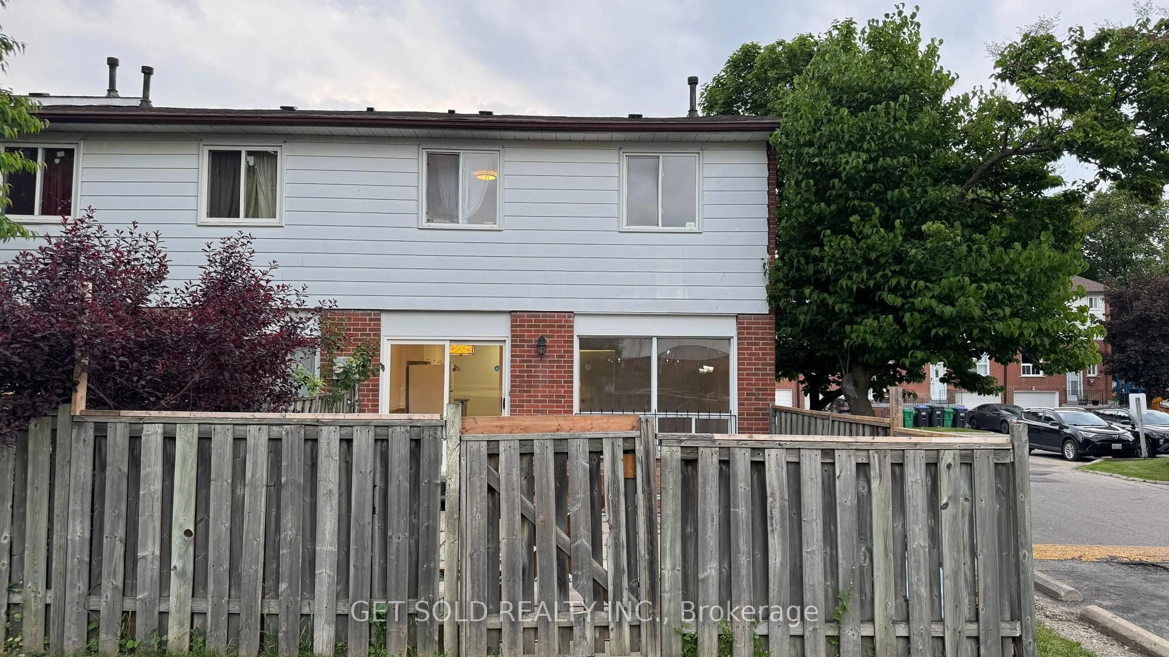 A pic from outside/outdoor area/front of a property/back of a property/a pic from drone, street for 7560 Goreway Dr #30, Mississauga Ontario L4T 2V2