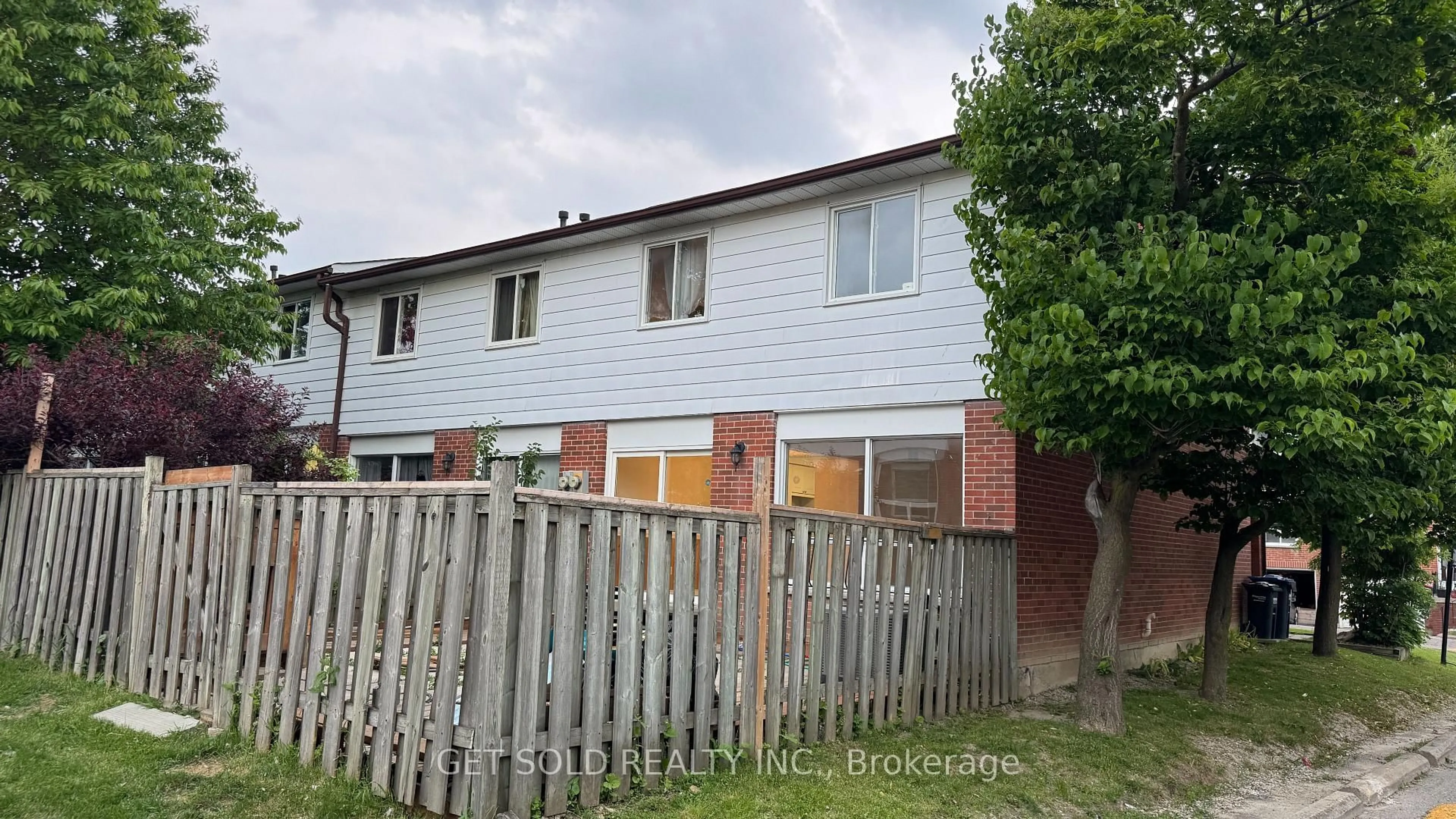 A pic from outside/outdoor area/front of a property/back of a property/a pic from drone, street for 7560 Goreway Dr #30, Mississauga Ontario L4T 2V2