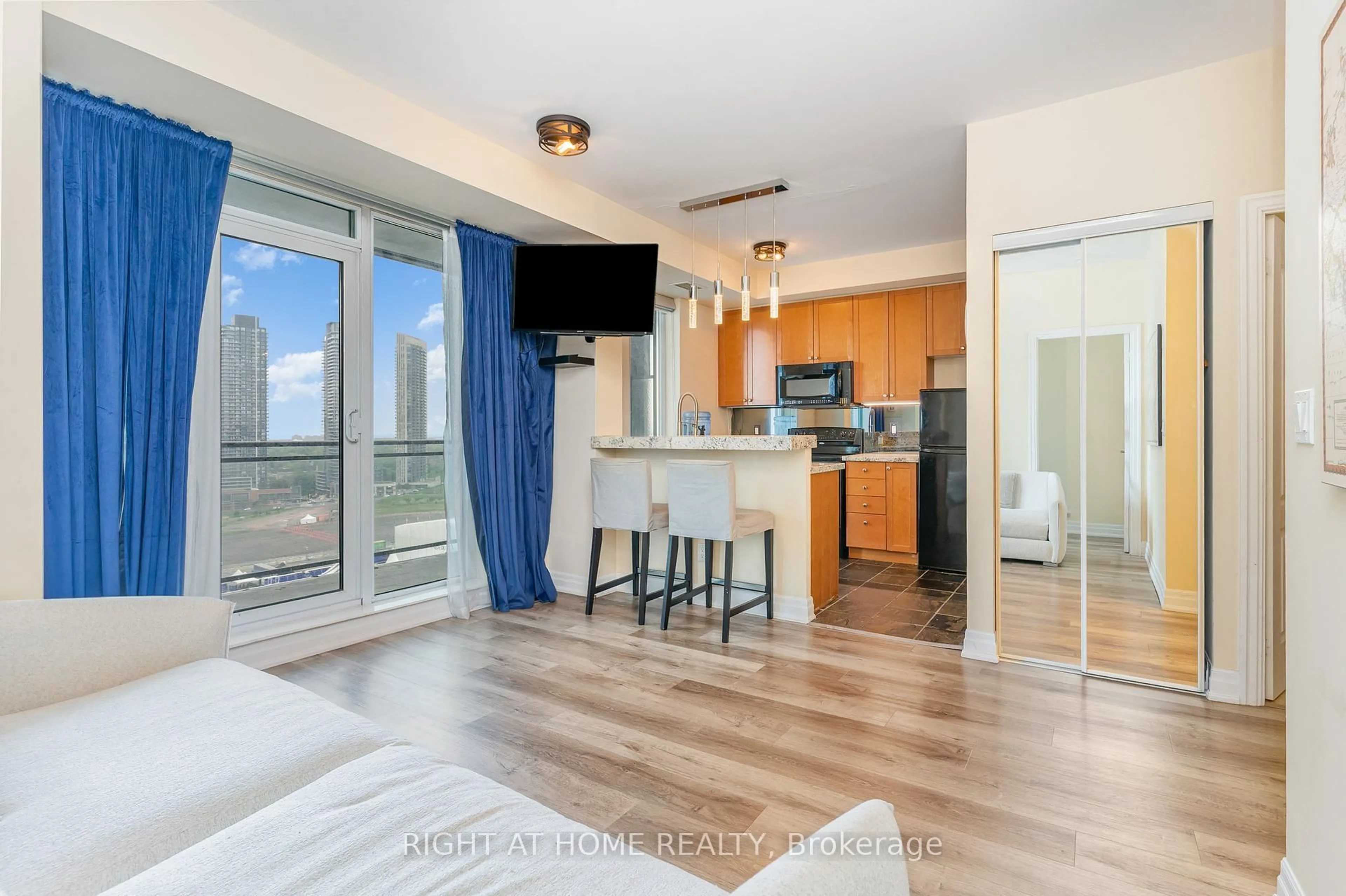 Open concept kitchen, unknown for 2121 Lake Shore Blvd #2101, Toronto Ontario M8V 4E9